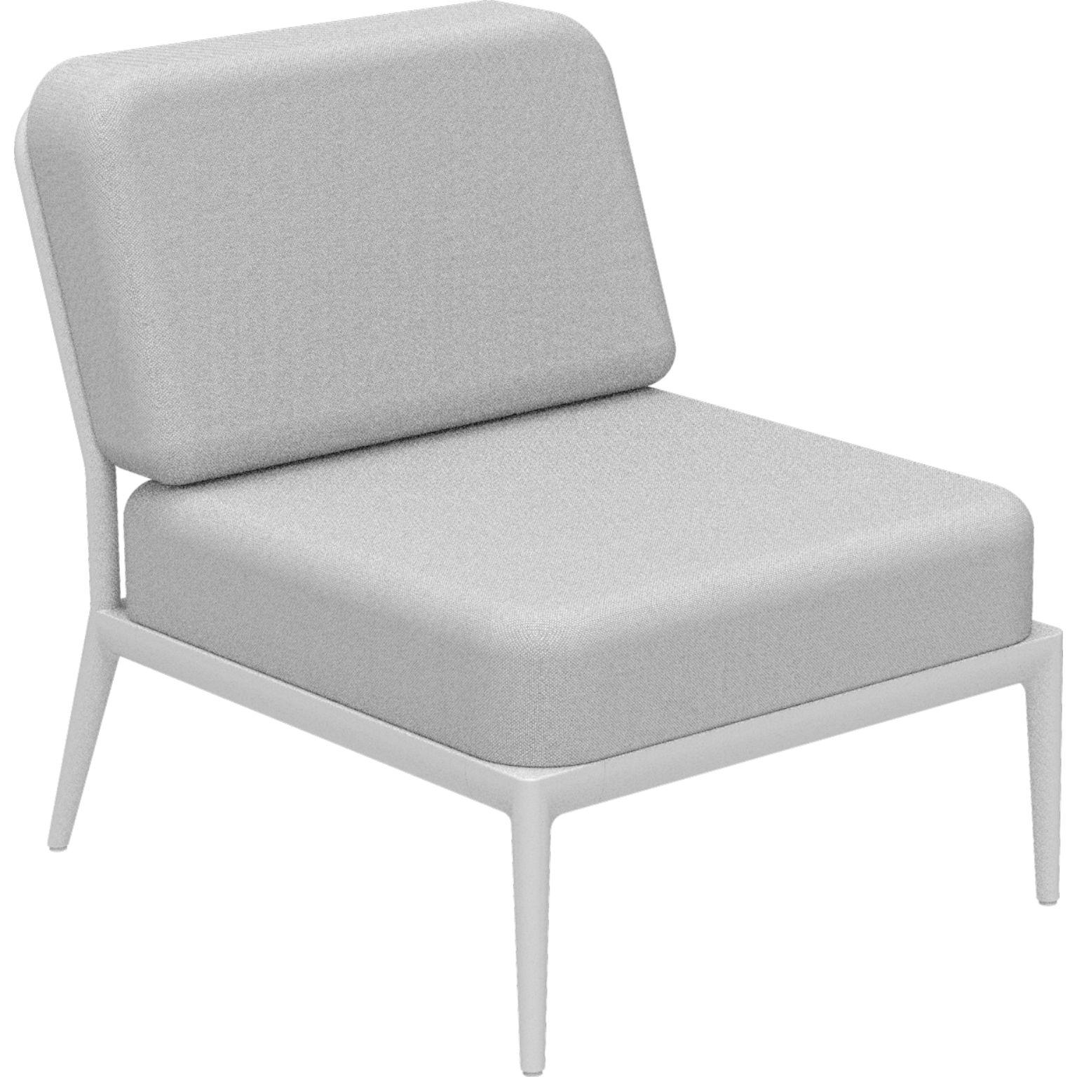 Nature White zentrales modulares sofa von MOWEE
Abmessungen: T83 x B68 x H81 cm (Sitzhöhe 42 cm).
MATERIAL: Aluminium und Polstermaterial.
Gewicht: 17 kg.
Auch in verschiedenen Farben und Ausführungen erhältlich.

Eine Collection'S, die durch ihre
