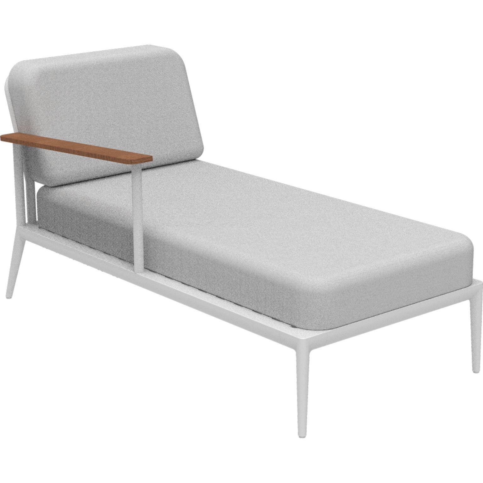 Nature White Right chaise lounge by MOWEE
Dimensions: D155 x W76 x H81 cm (seat height 42 cm).
Material: Aluminum, upholstery and Iroko Wood.
Weight: 28 kg.
Also available in different colors and finishes. 

An unmistakable collection for its