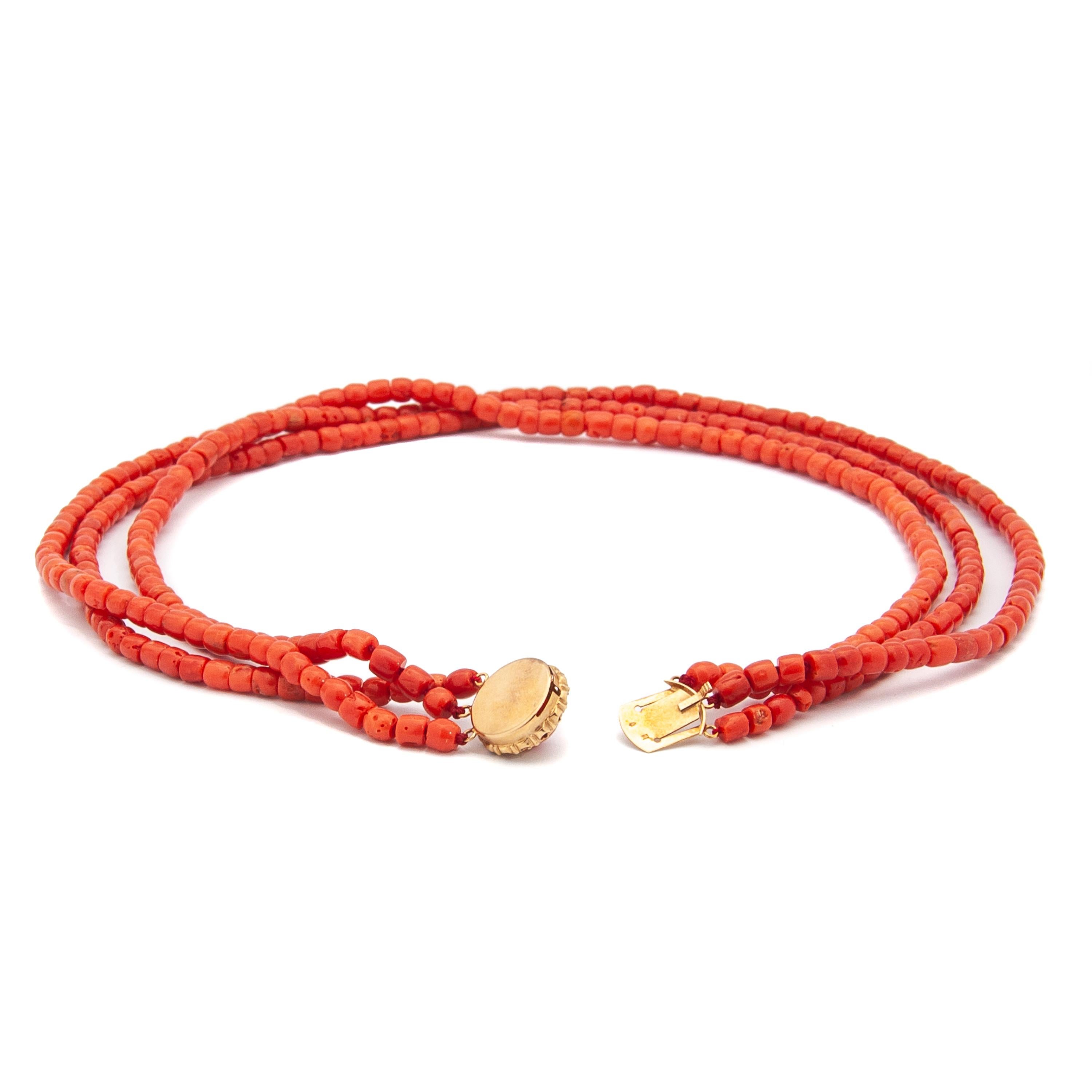 Natural Coral and 14K Gold Multi-Strand Beaded Necklace For Sale 4