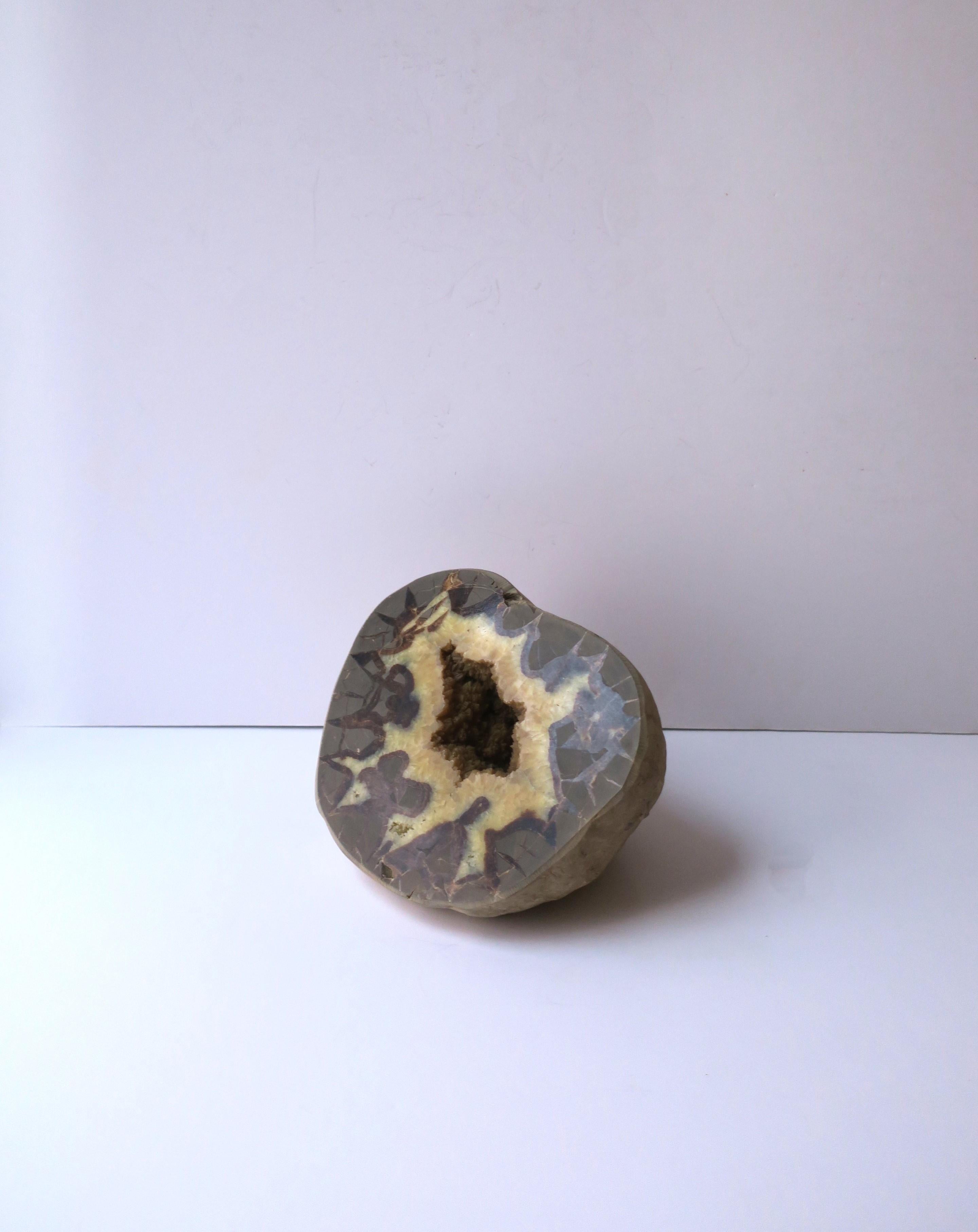 A substantial natural quartz geode specimen decorative object, Organic Modern style, circa 20th century. Colors include a puddy brownish-grey and butter hues. A great piece for an office, a library, on a bookshelf, or as a standalone decorative