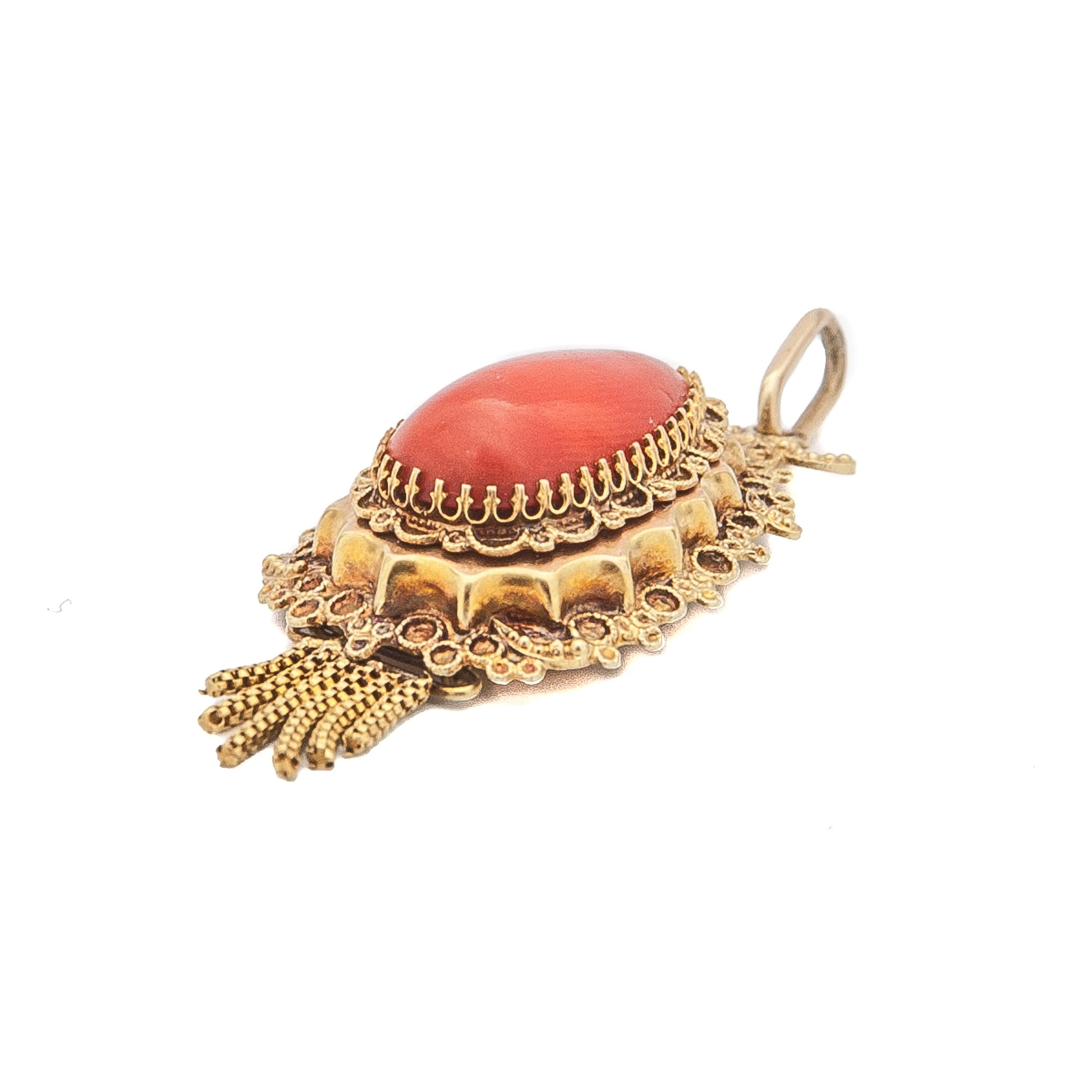 Vintage 14 Karat Gold Coral Cannetille Tassel Pendant In Good Condition In Rotterdam, NL
