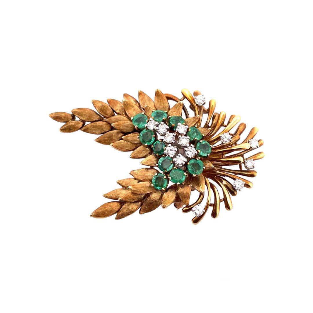Round Cut Nature's Elegance 18K Yellow Gold Brooch with emeralds and diamonds For Sale