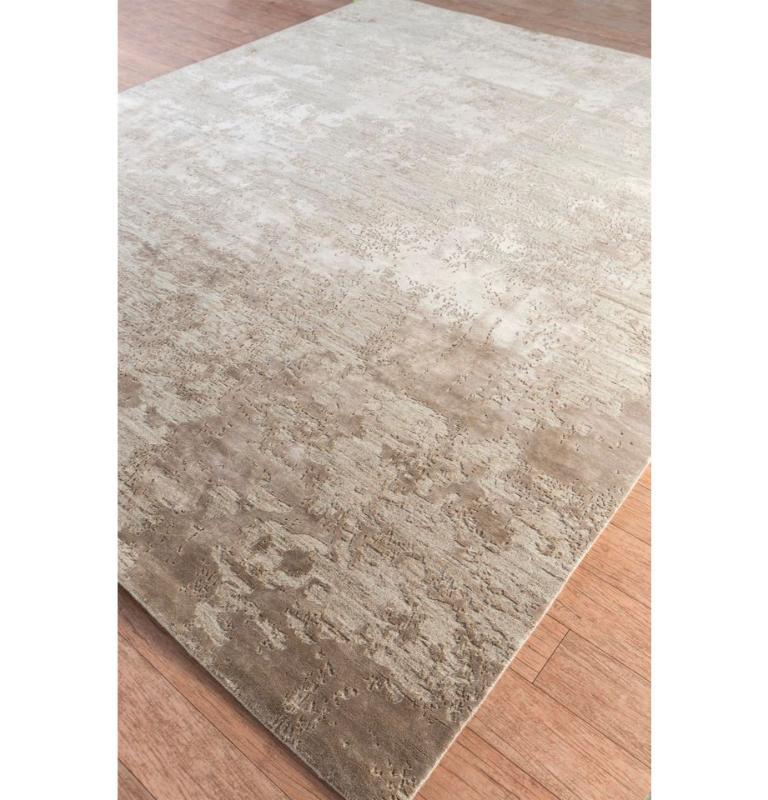 Ever pondered the beauty of imperfection? Our contemporary rug delves into the allure of errors, celebrating nature's disruption of mechanical precision to craft a one-of-a-kind masterpiece. Drawing from the intersection of organic forms and