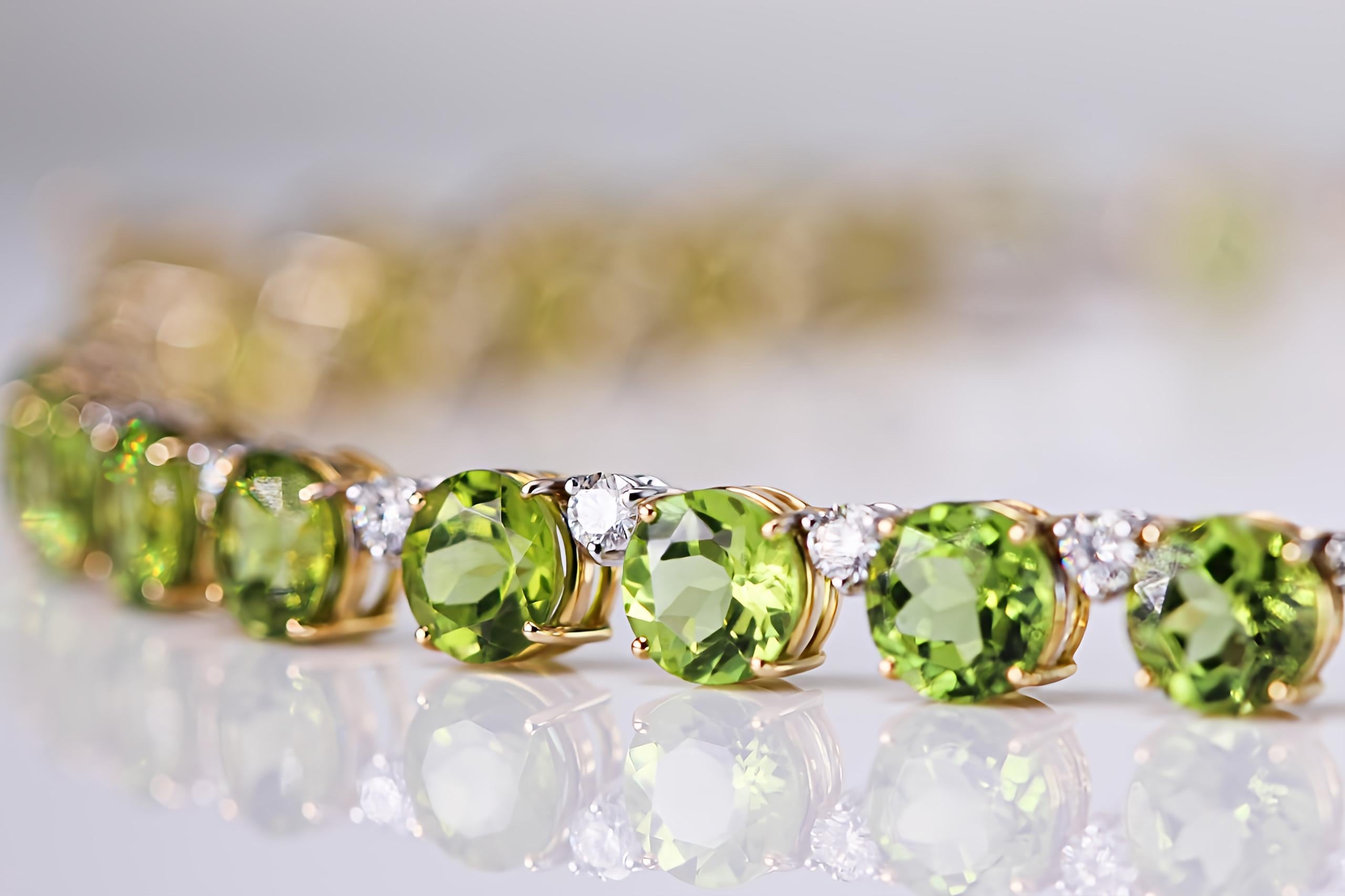 Round Cut Nature's Palette: Elegant Necklace with White Diamonds and Peridot Greens For Sale