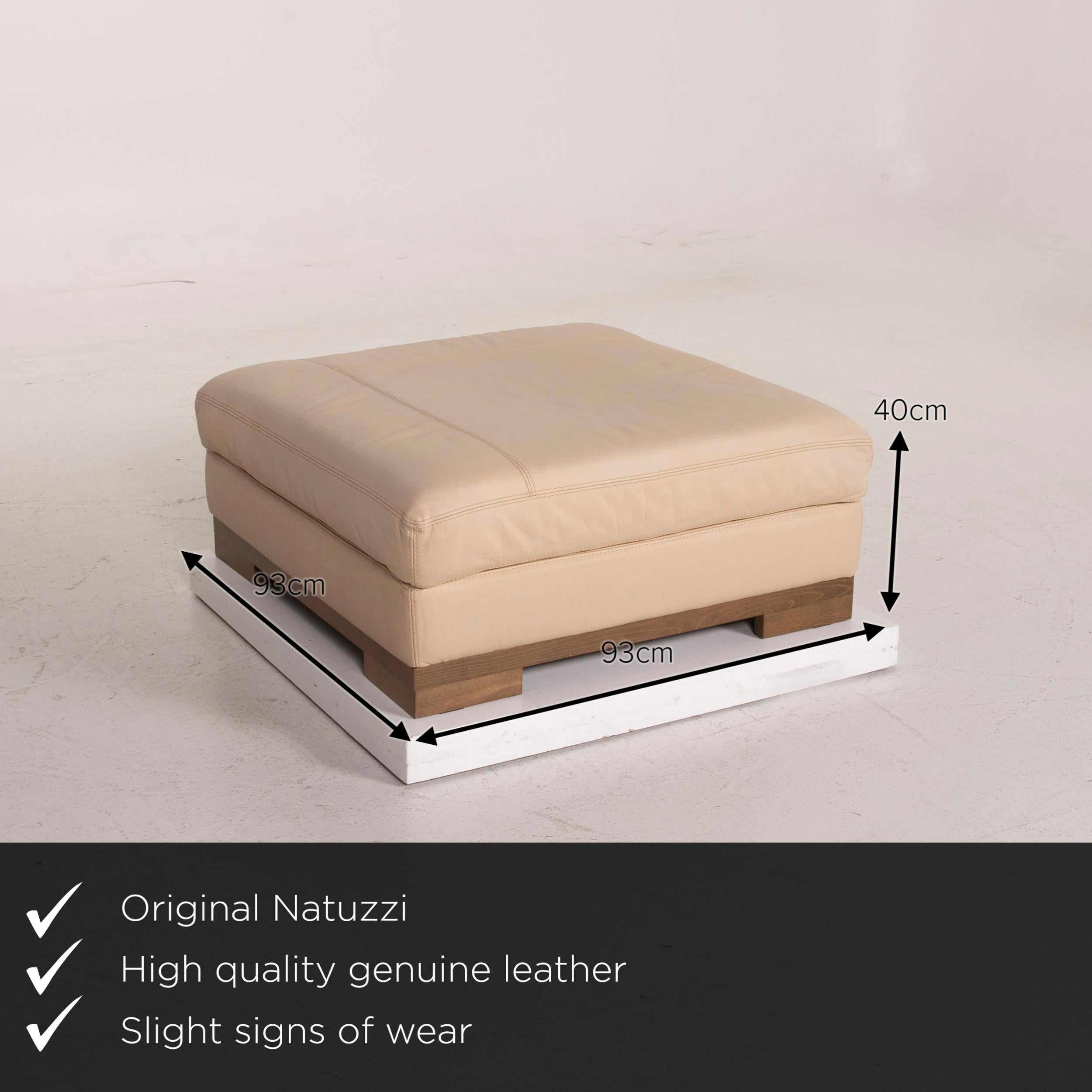We present to you a Natuzzi 2085 leather stool beige.

 

 Product measurements in centimeters:
 

 Depth 93
 Width 93
 Height 40.




        