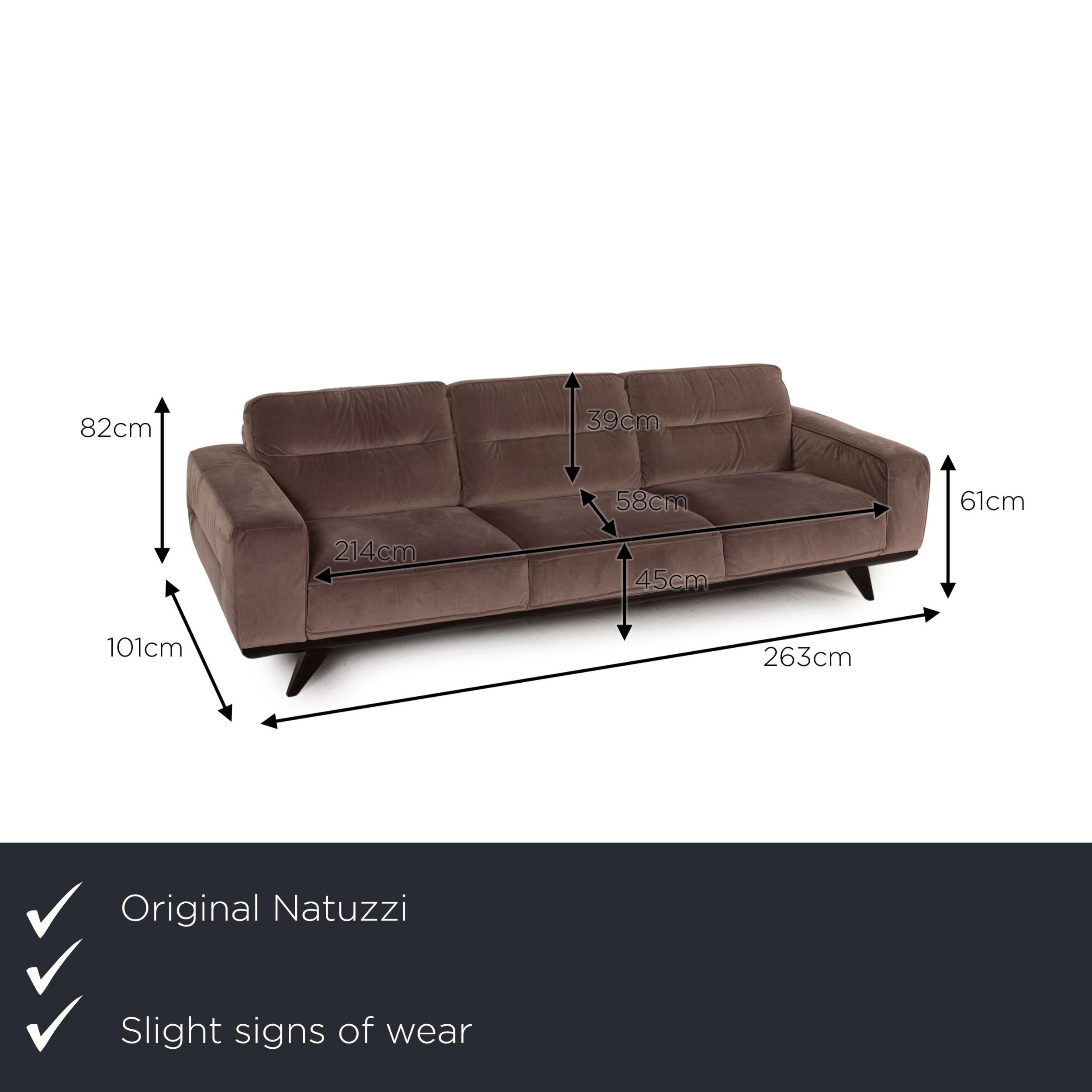 We present to you a Natuzzi Audacia fabric sofa brown three-seater couch.


 Product measurements in centimeters:
 

Depth: 101
Width: 263
Height: 82
Seat height: 45
Rest height: 61
Seat depth: 58
Seat width: 214
Back height: 39.
  