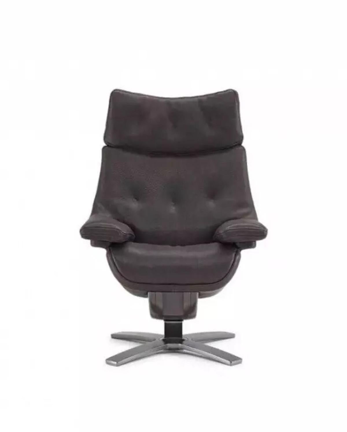 Natuzzi Brown Leather Reclining Chair With Footstool In Good Condition In London, GB