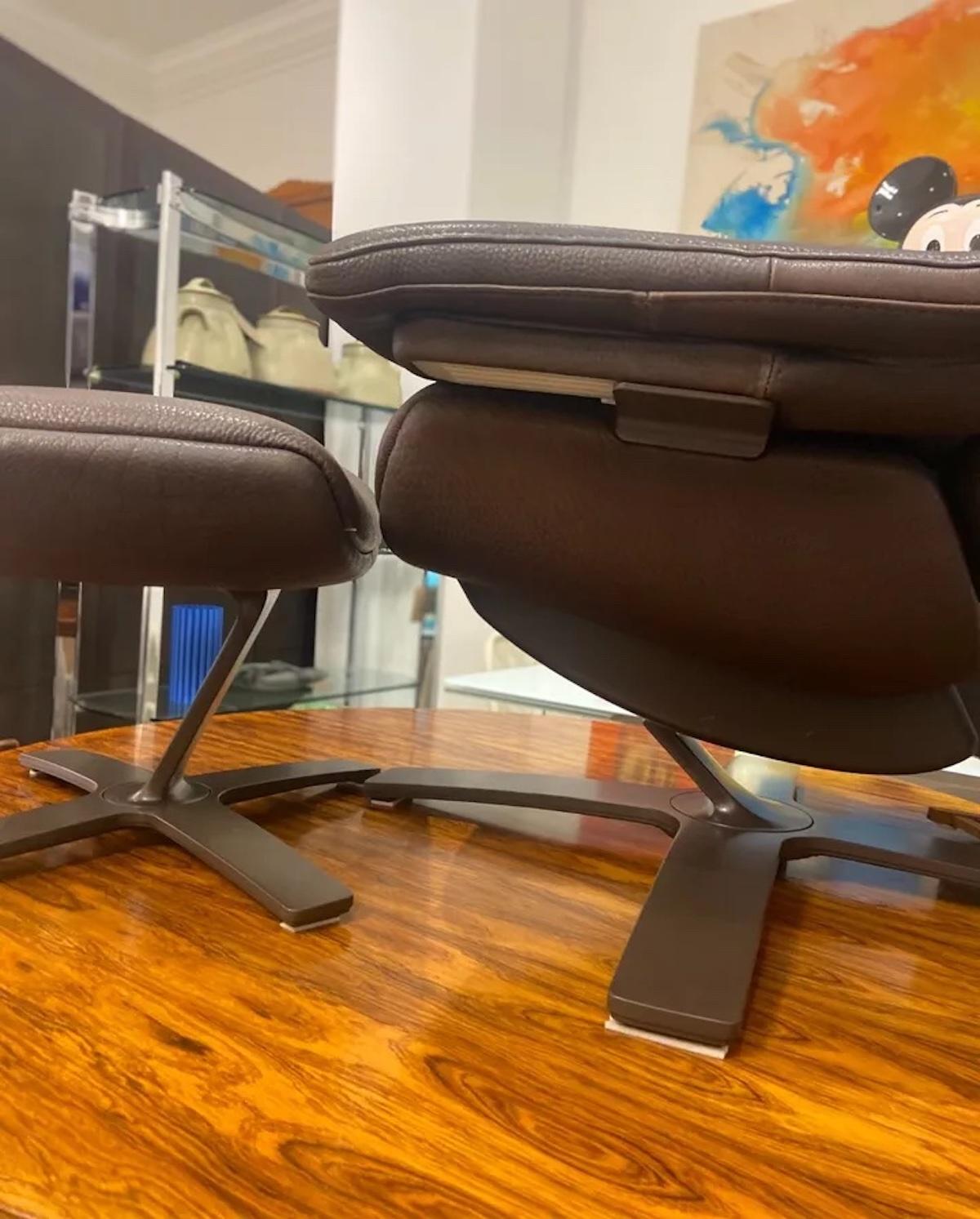 Natuzzi Brown Leather Reclining Chair With Footstool 3