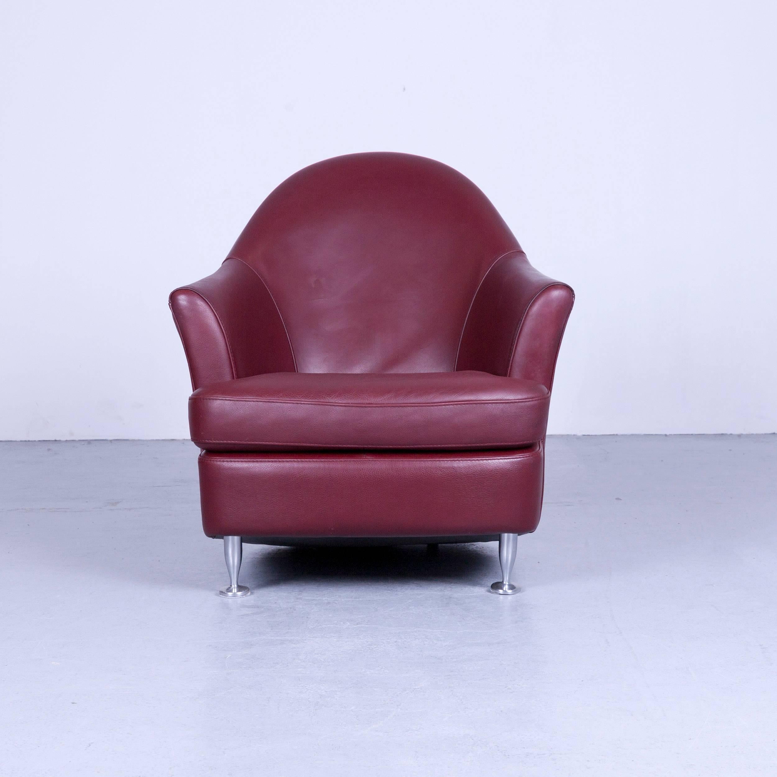 Ein original Natuzzi Designersessel in rot aus Leder.