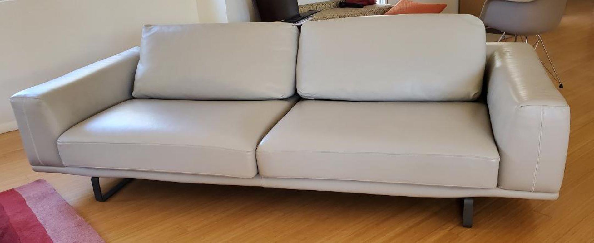 Natuzzi Italia Leather Sofa by Maurizio Manzoni and Roberto Tapinassi For Sale 1