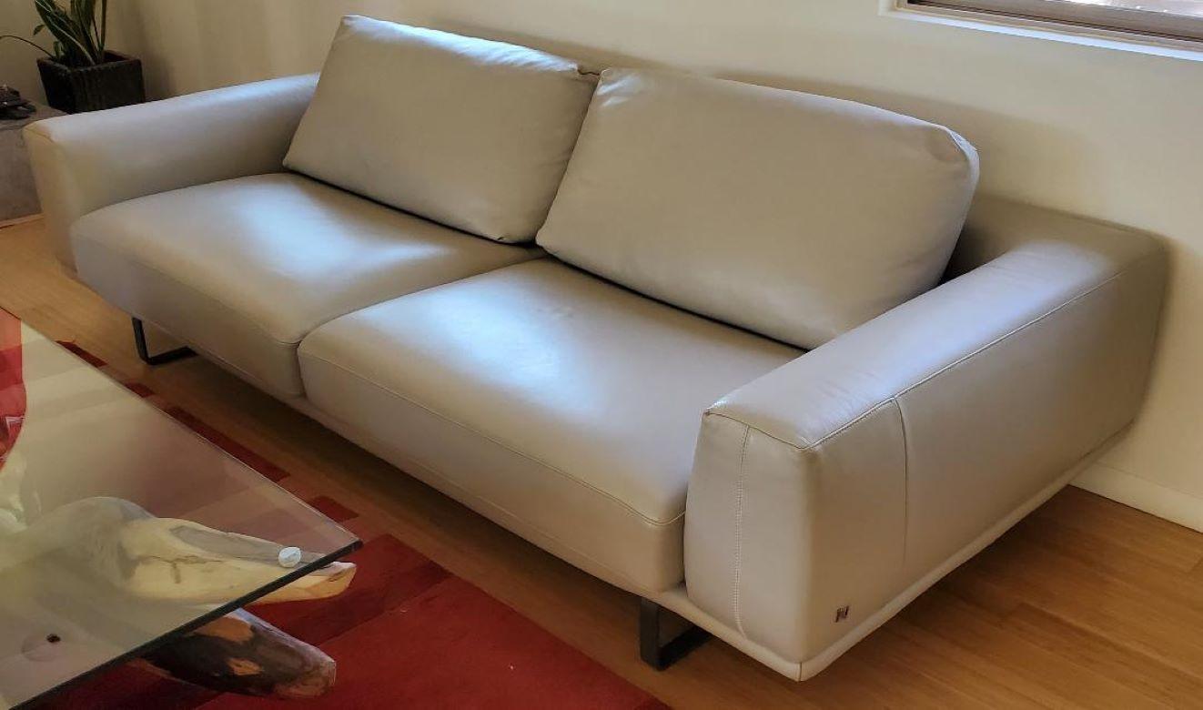 Natuzzi Italia Leather Sofa by Maurizio Manzoni and Roberto Tapinassi For Sale 5