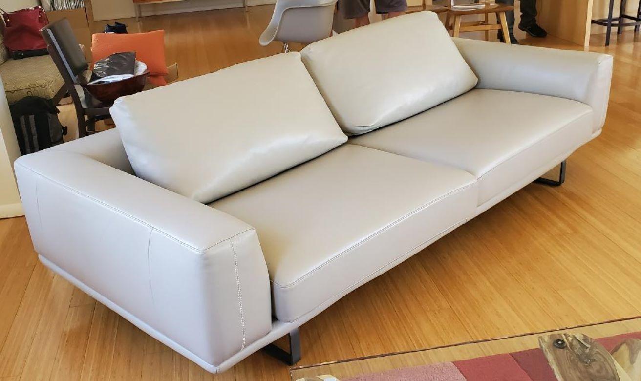 Natuzzi Italia Leather Sofa by Maurizio Manzoni and Roberto Tapinassi For Sale 11