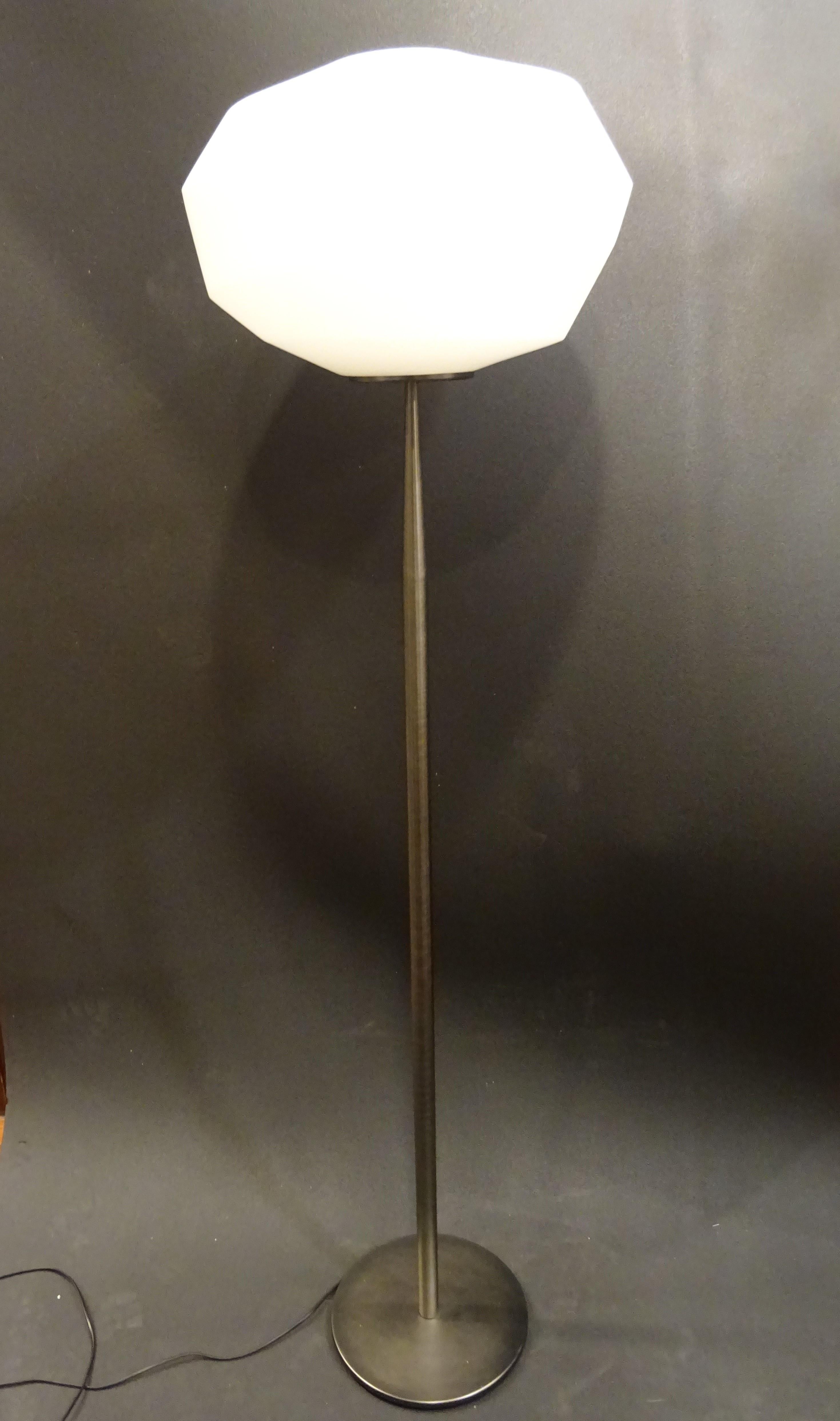 Natuzzi Italian Blown Glass in Mat White and Polished Steel Floor Lamp For Sale 3