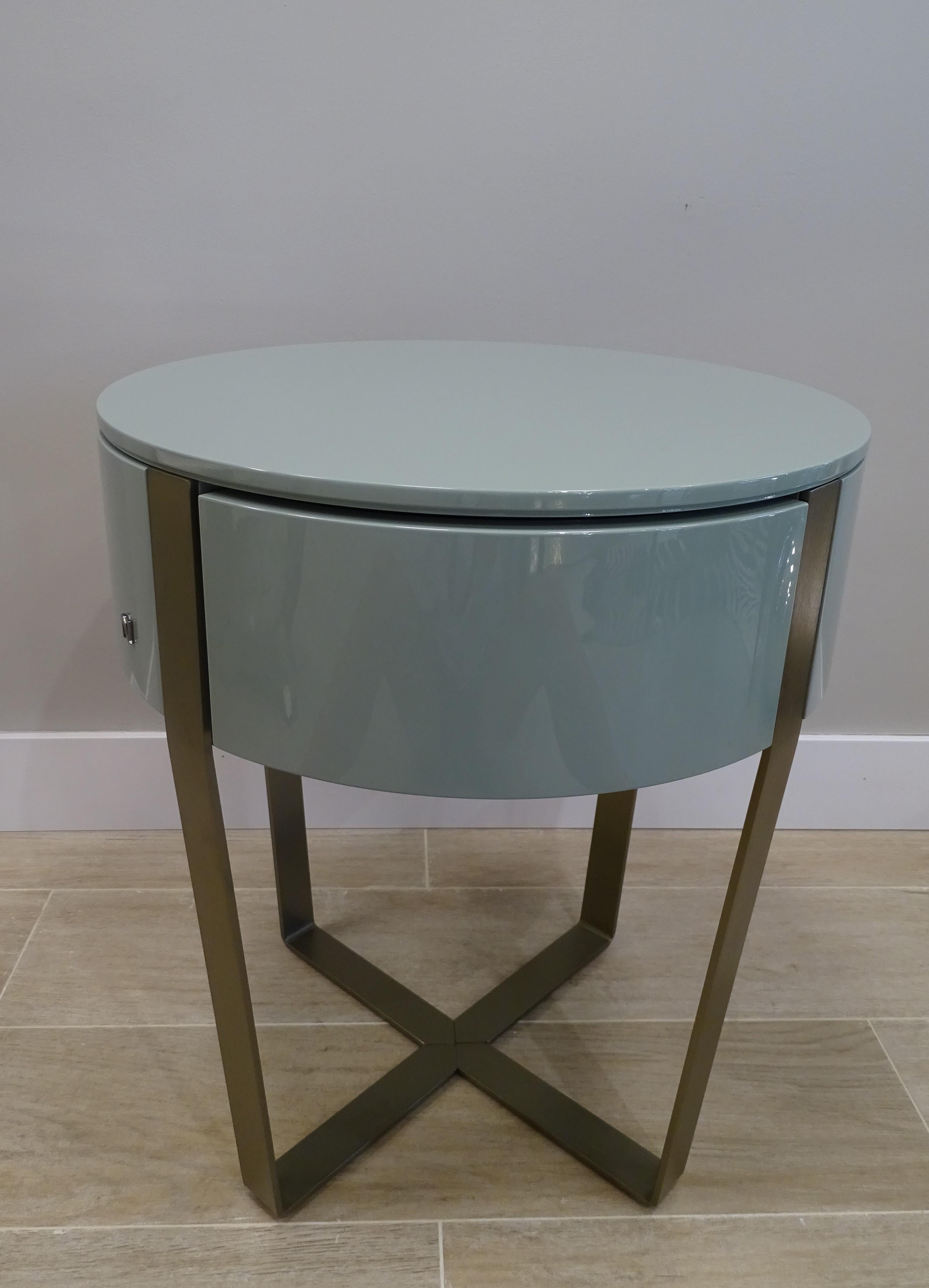 Amazing sidetable 
 Venere model bedside table in celadon green or glossy jade. This model achieves the perfect balance between natural beauty and industrial modernity thanks to its curved design. Another of its attributes is the absence of a