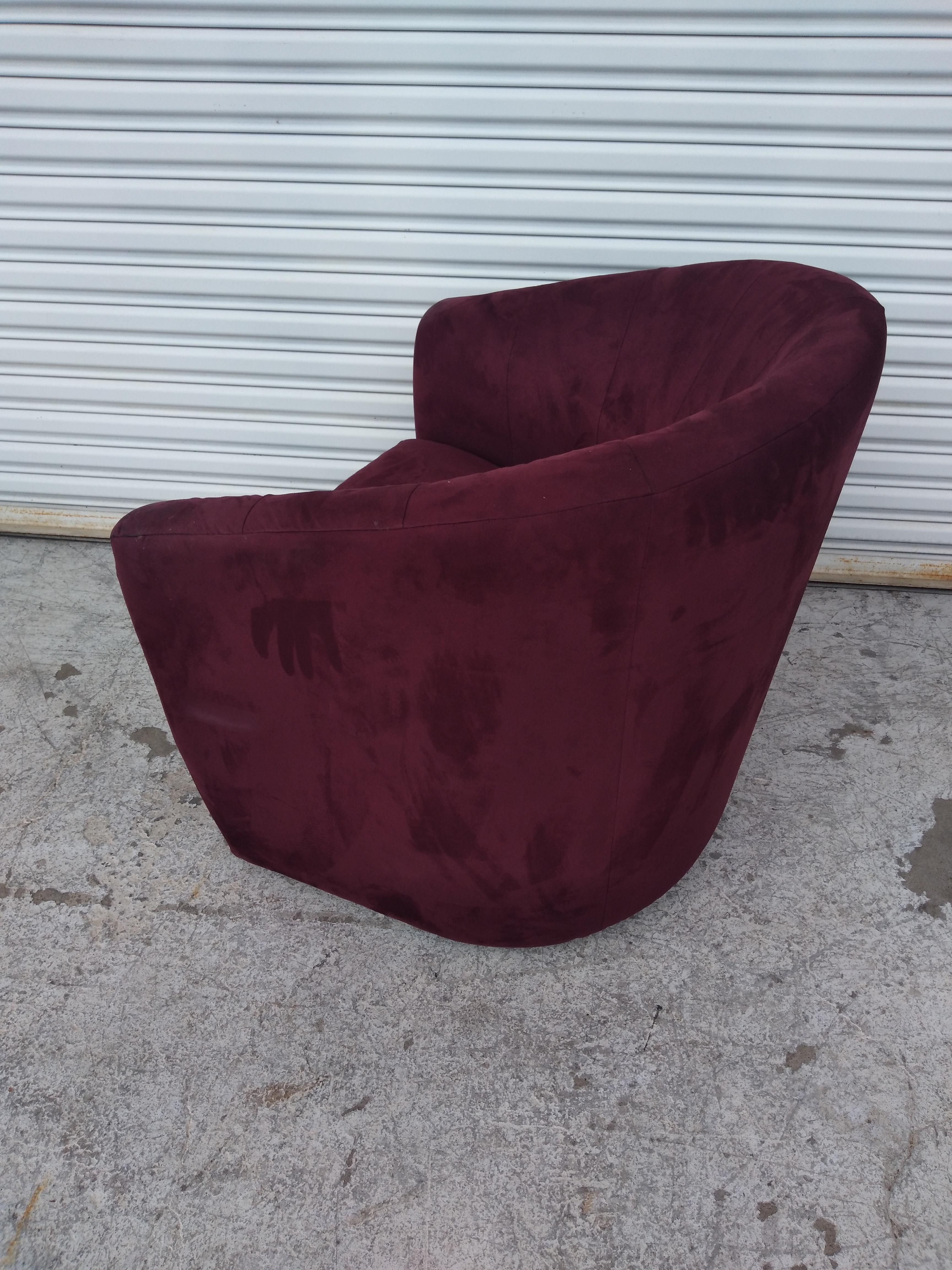Mid-Century Modern Natuzzi Italian Upholstered Barrel Back Swivel chair For Sale