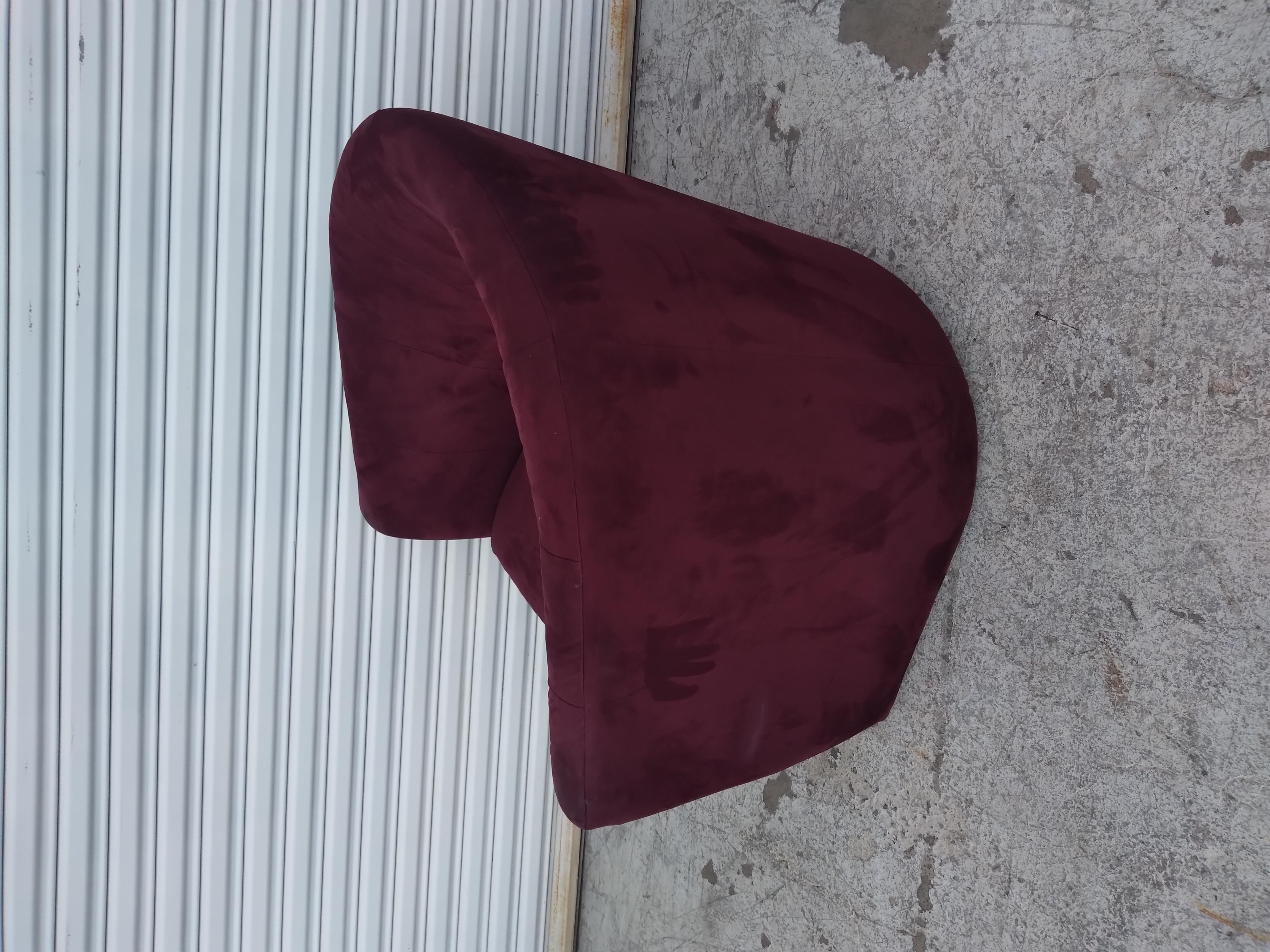 Natuzzi Italian Upholstered Barrel Back Swivel chair In Good Condition For Sale In Pasadena, TX
