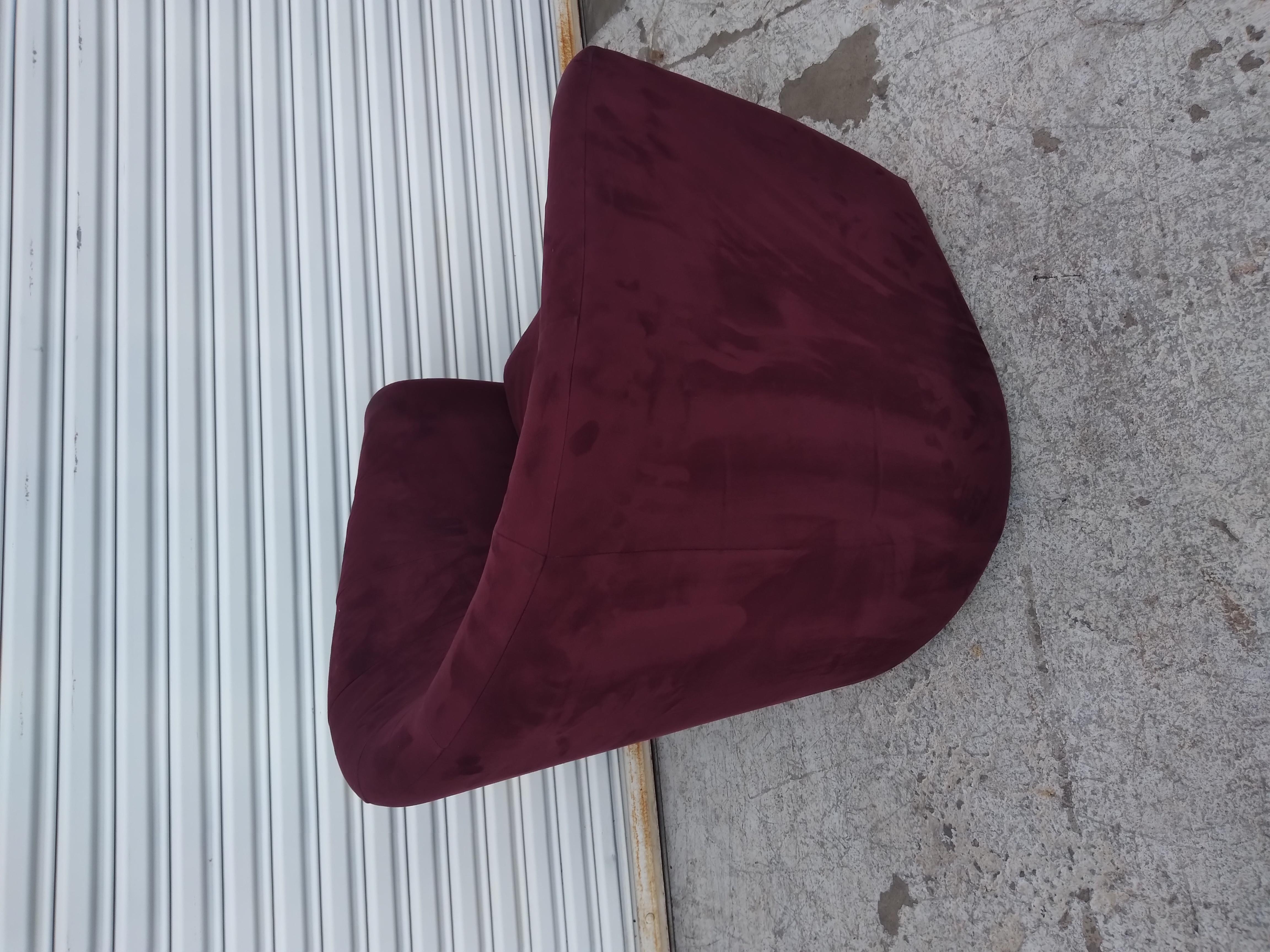 20th Century Natuzzi Italian Upholstered Barrel Back Swivel chair For Sale