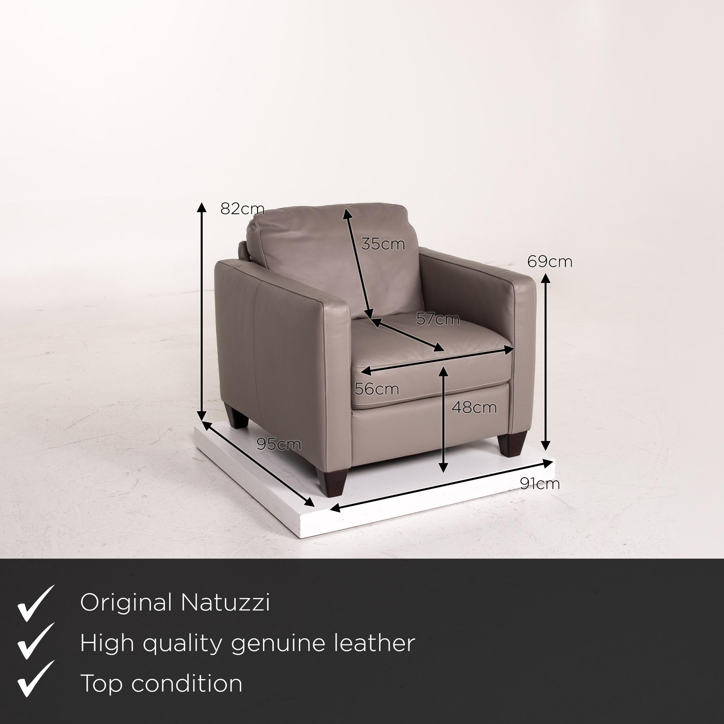 We present to you a Natuzzi leather armchair set gray 2 armchairs.


 Product measurements in centimeters:
 

Depth 95
Width 91
Height 82
Seat height 48
Rest height 69
Seat depth 57
Seat width 56
Back height 35.
 