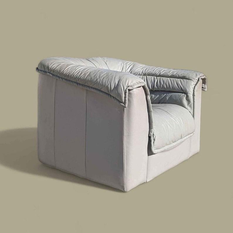 Natuzzi Leather Lounge Chair, Italian, Made in Italy, Postmodern, Light Grey For Sale 5