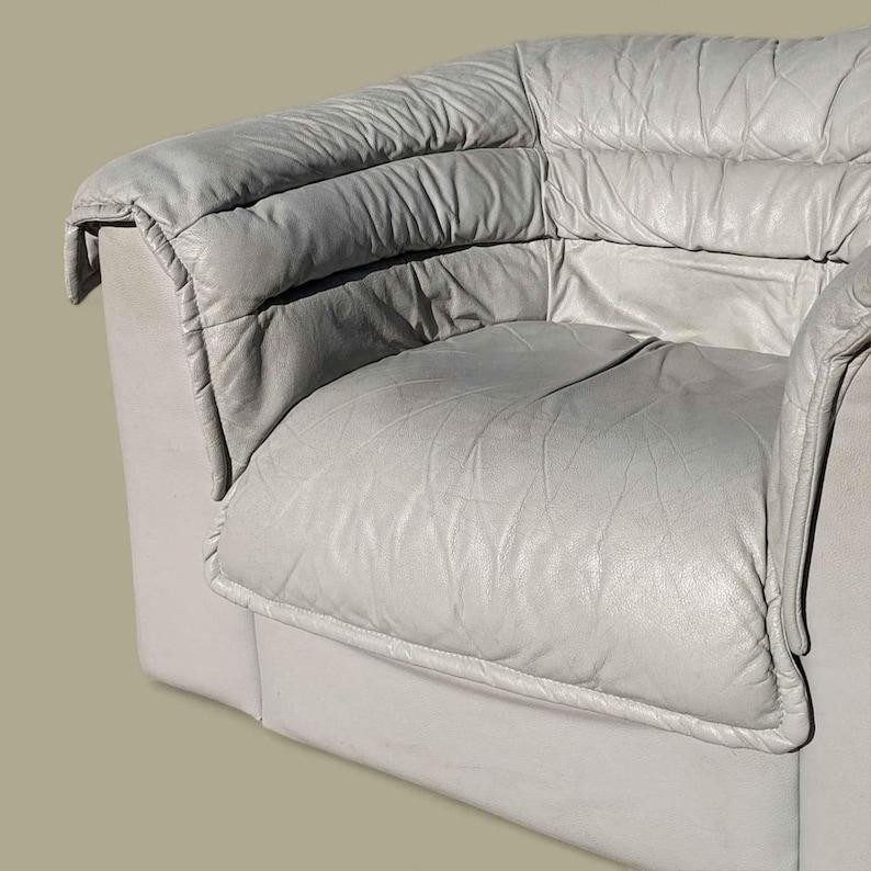 Natuzzi Leather Lounge Chair, Italian, Made in Italy, Postmodern, Light Grey For Sale 2