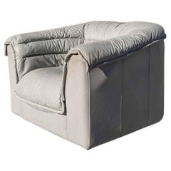 Natuzzi Leather Lounge Chair, Italian, Made in Italy, Postmodern, Light Grey