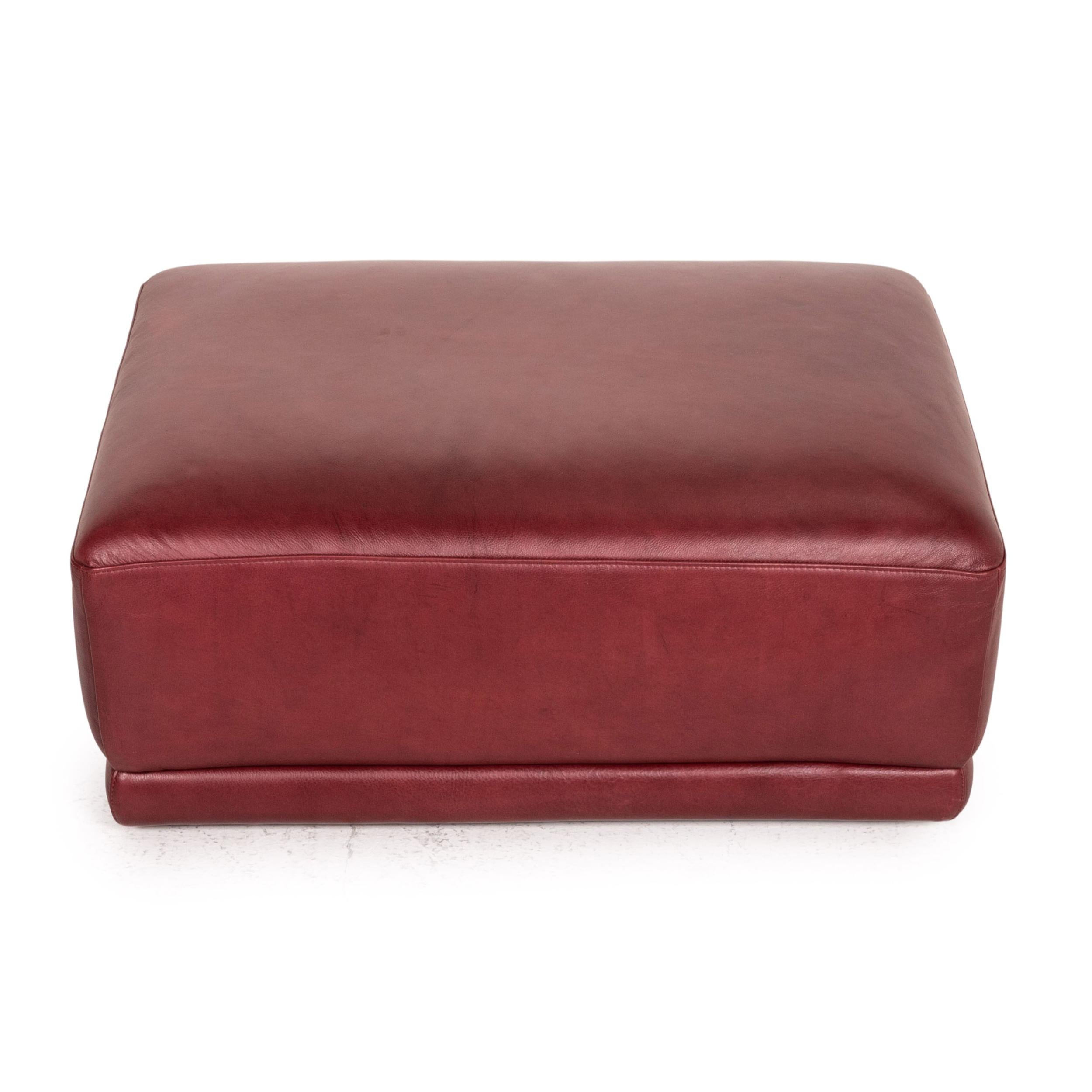 Natuzzi Leather Stool Red Ottoman In Excellent Condition In Cologne, DE