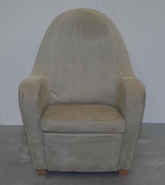 Fauteuil en daim gris Natuzzi fabriqué en Italie et nettoyé professionnellement