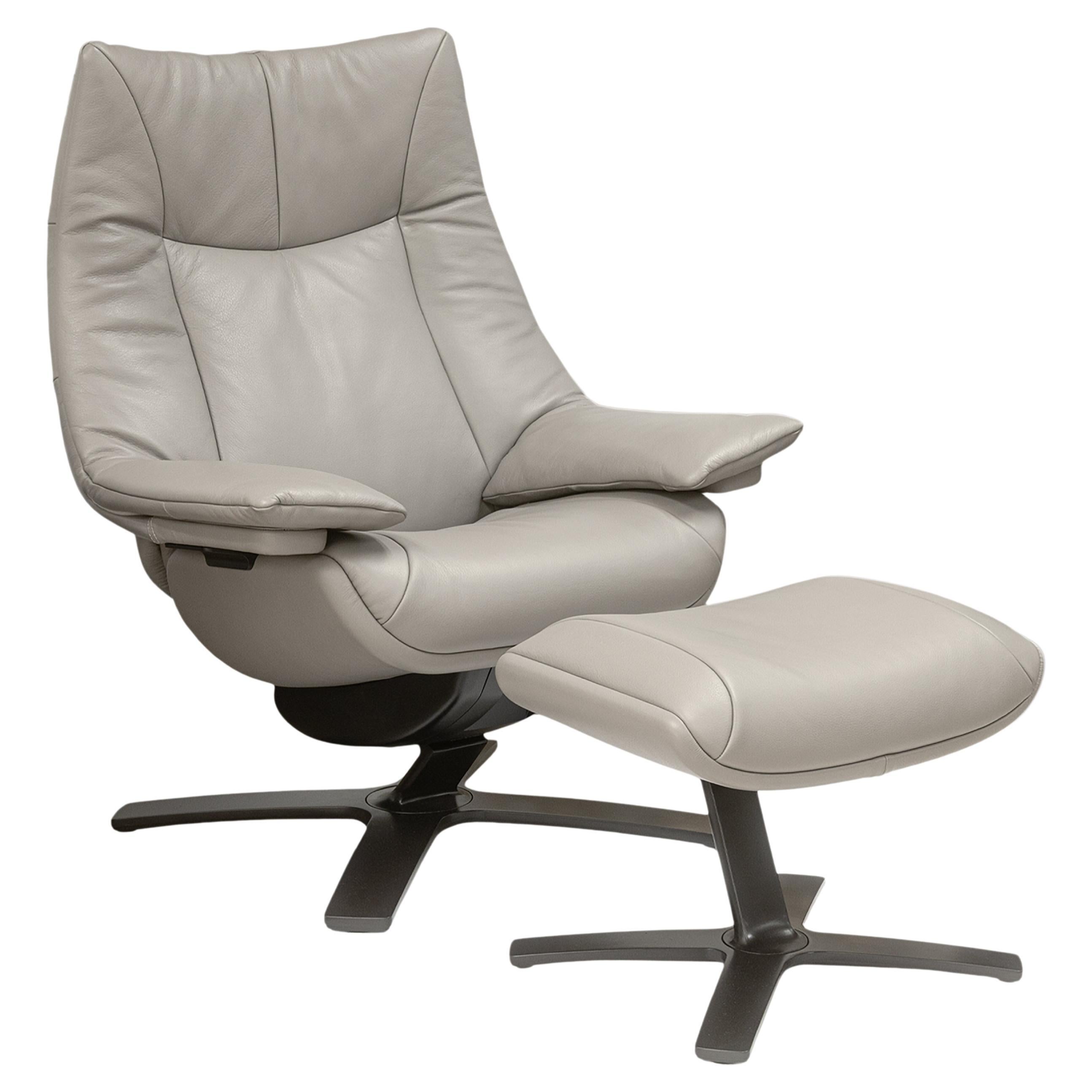 Natuzzi Re-Vive Casual Queen Grey Leather Contemporary Lounge Chair and Ottoman im Angebot