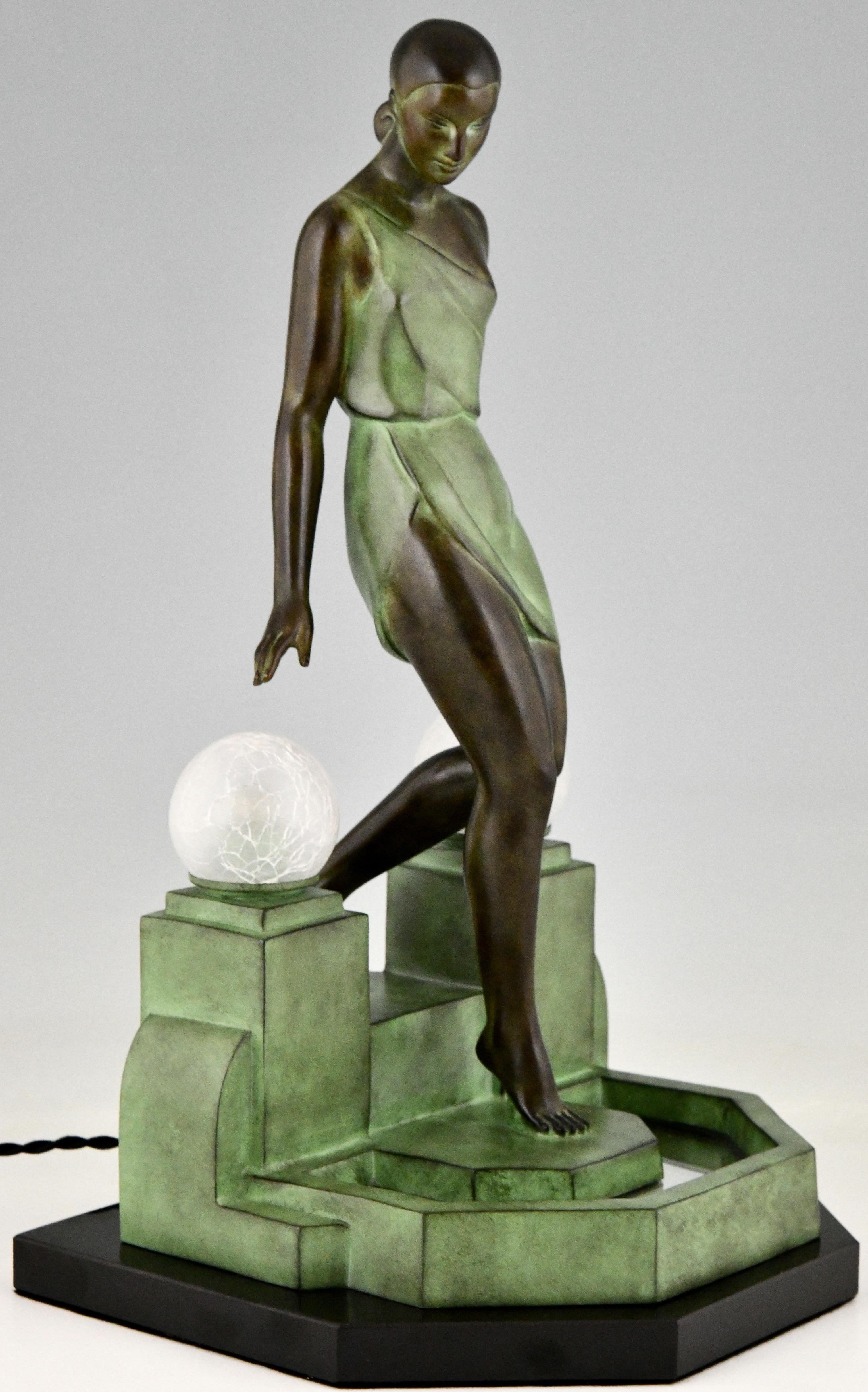 Métal Lampe de style Art Déco Nausicaa « Lady at a Fountain » par Fayral pour Max Le Verrier en vente