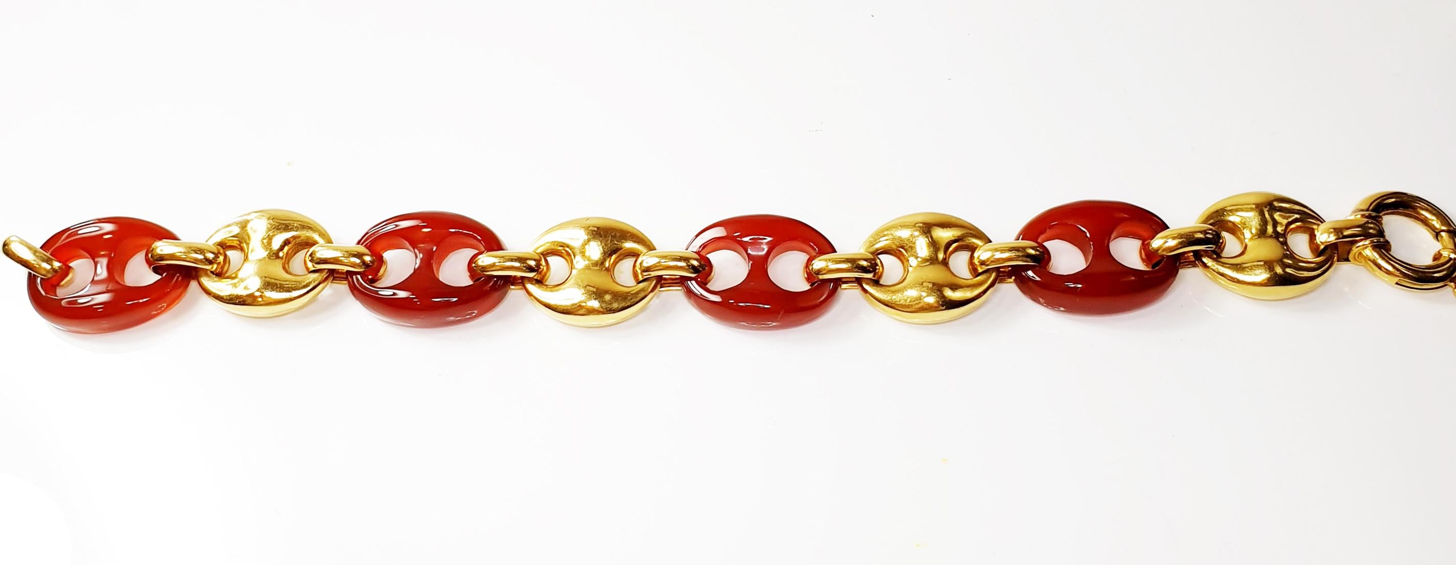 Contemporary Nautical Anchor Link Bracelet 18 Karat Solid Yellow Gold and Red Carnelian For Sale