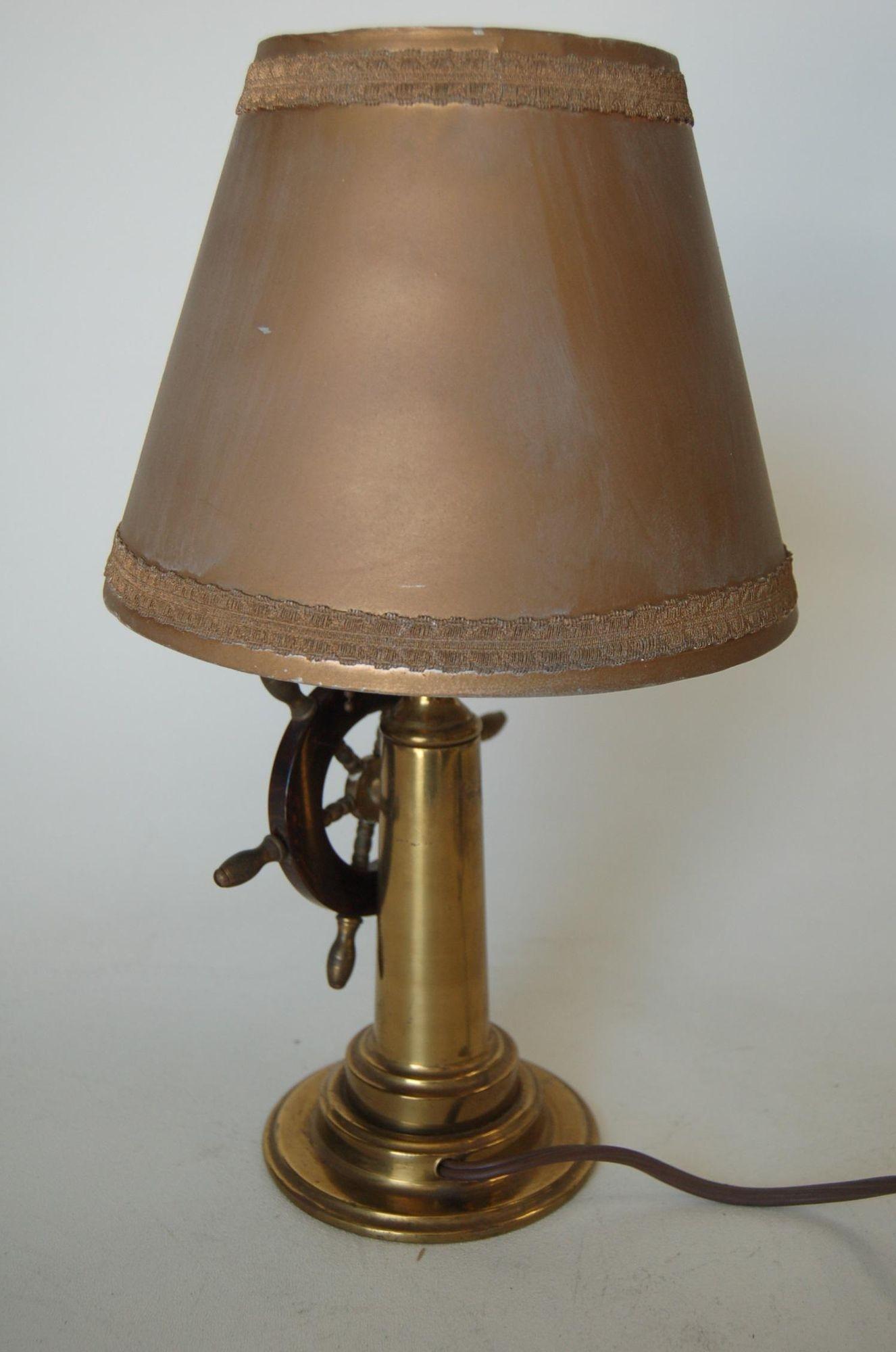 1950s Brass And Bakelite Ships Wheel Accent Table Lamp With Pull Chain. Measures 14