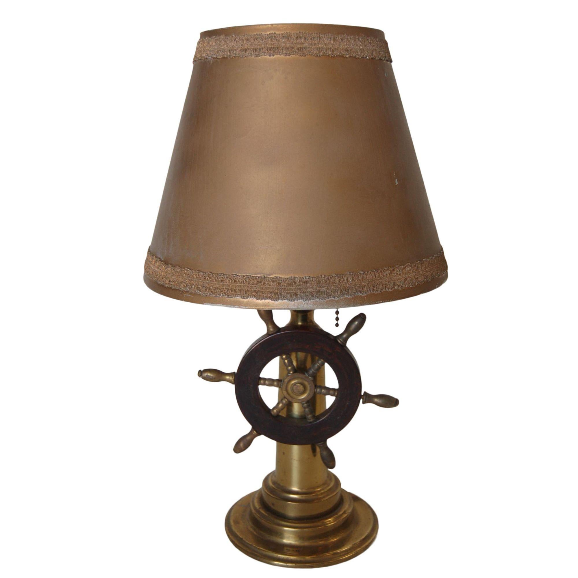 Nautical Brass and Bakelite Ships Wheel Helm Table Lamp In Excellent Condition For Sale In Van Nuys, CA