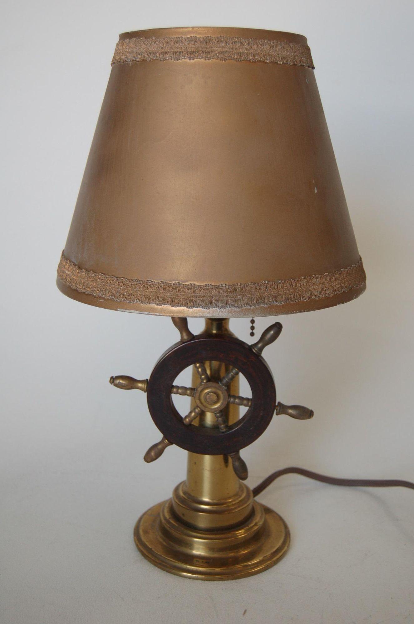 Nautical Brass and Bakelite Ships Wheel Helm Table Lamp For Sale 1