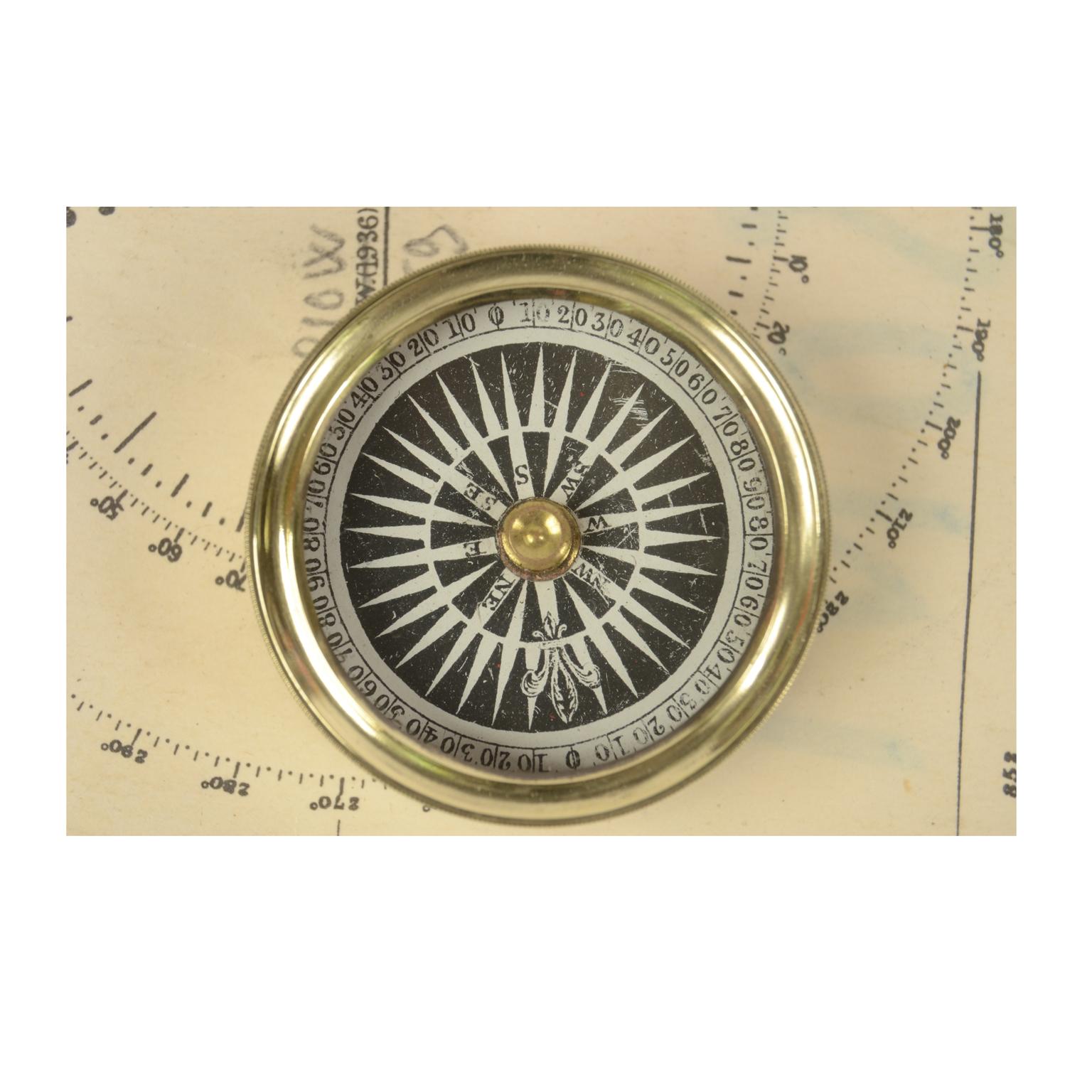 Nautical Brass Compass Made in the Mid-19th Century In Good Condition In Milan, IT