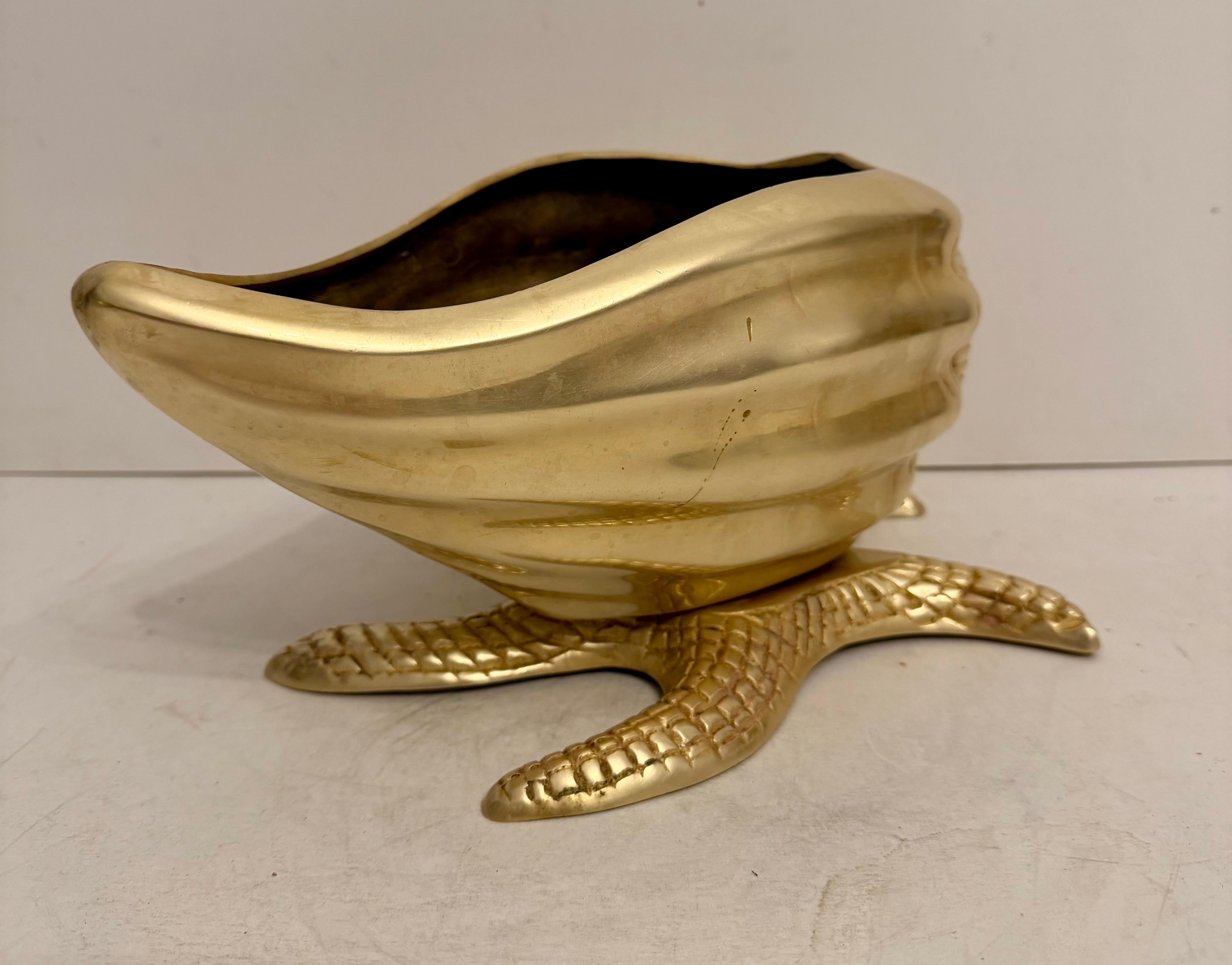 Coréen Nautical Brass Sea Shell on Starfish Base Planter en vente