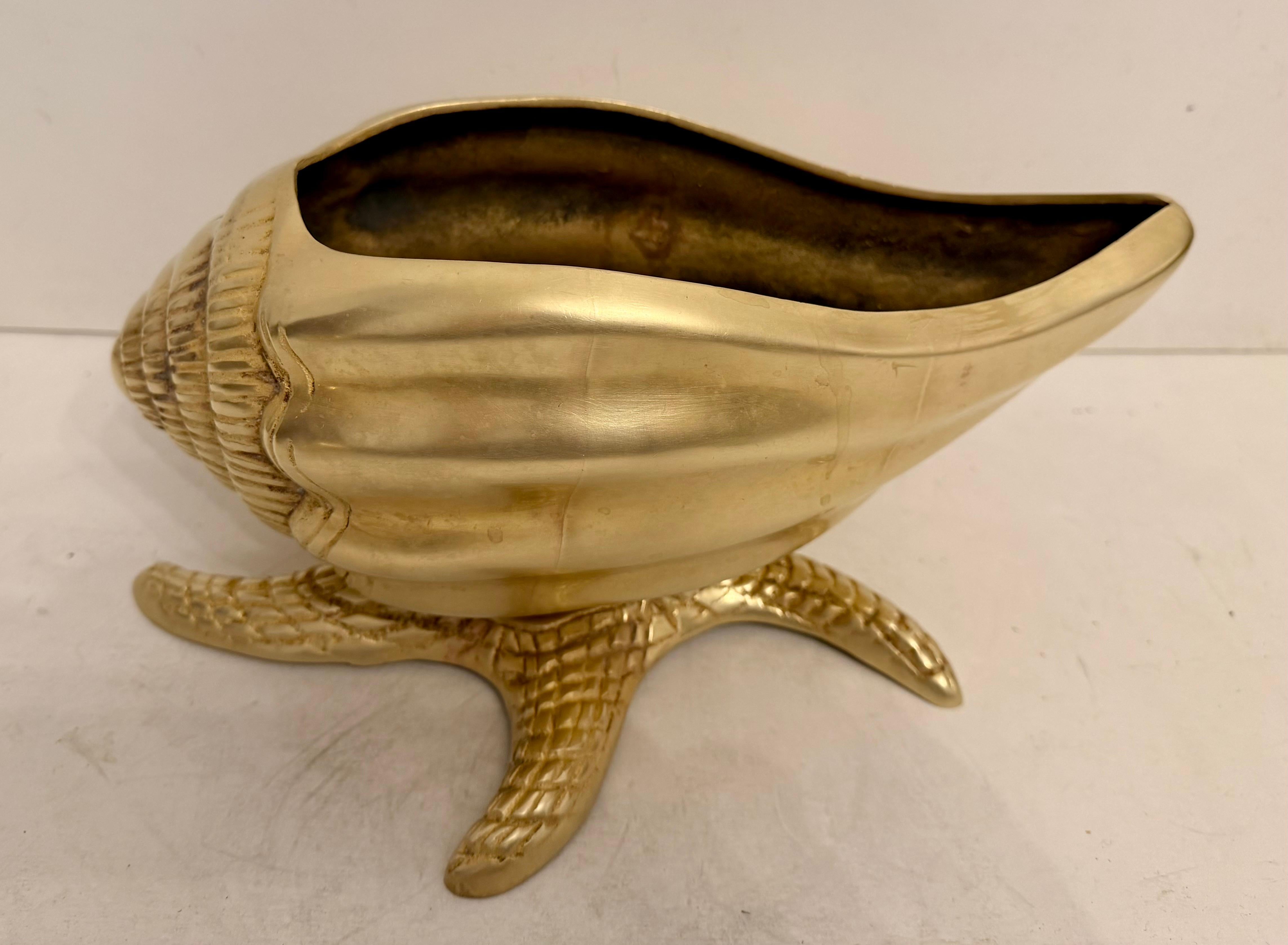 Moulage Nautical Brass Sea Shell on Starfish Base Planter en vente