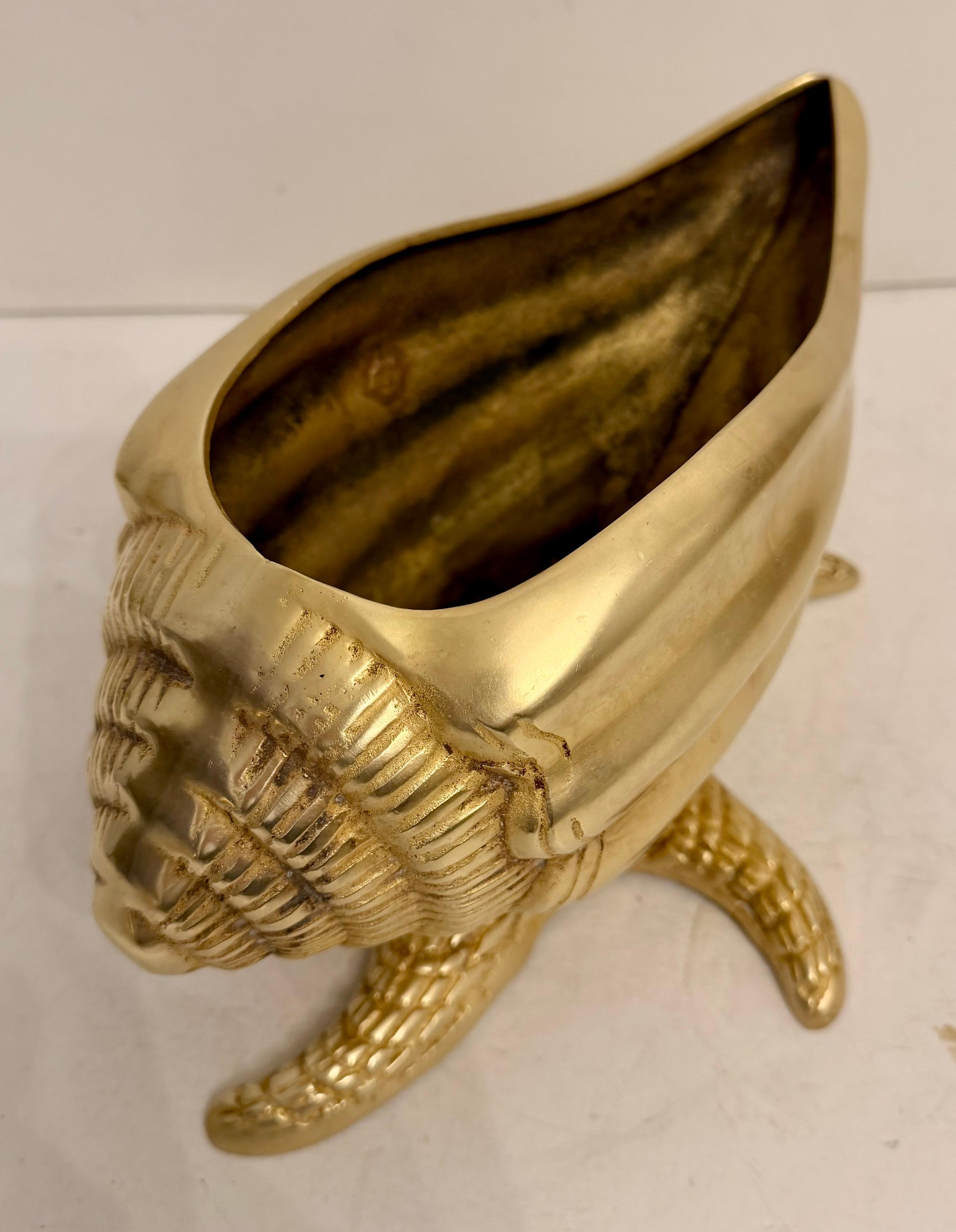 Milieu du XXe siècle Nautical Brass Sea Shell on Starfish Base Planter en vente