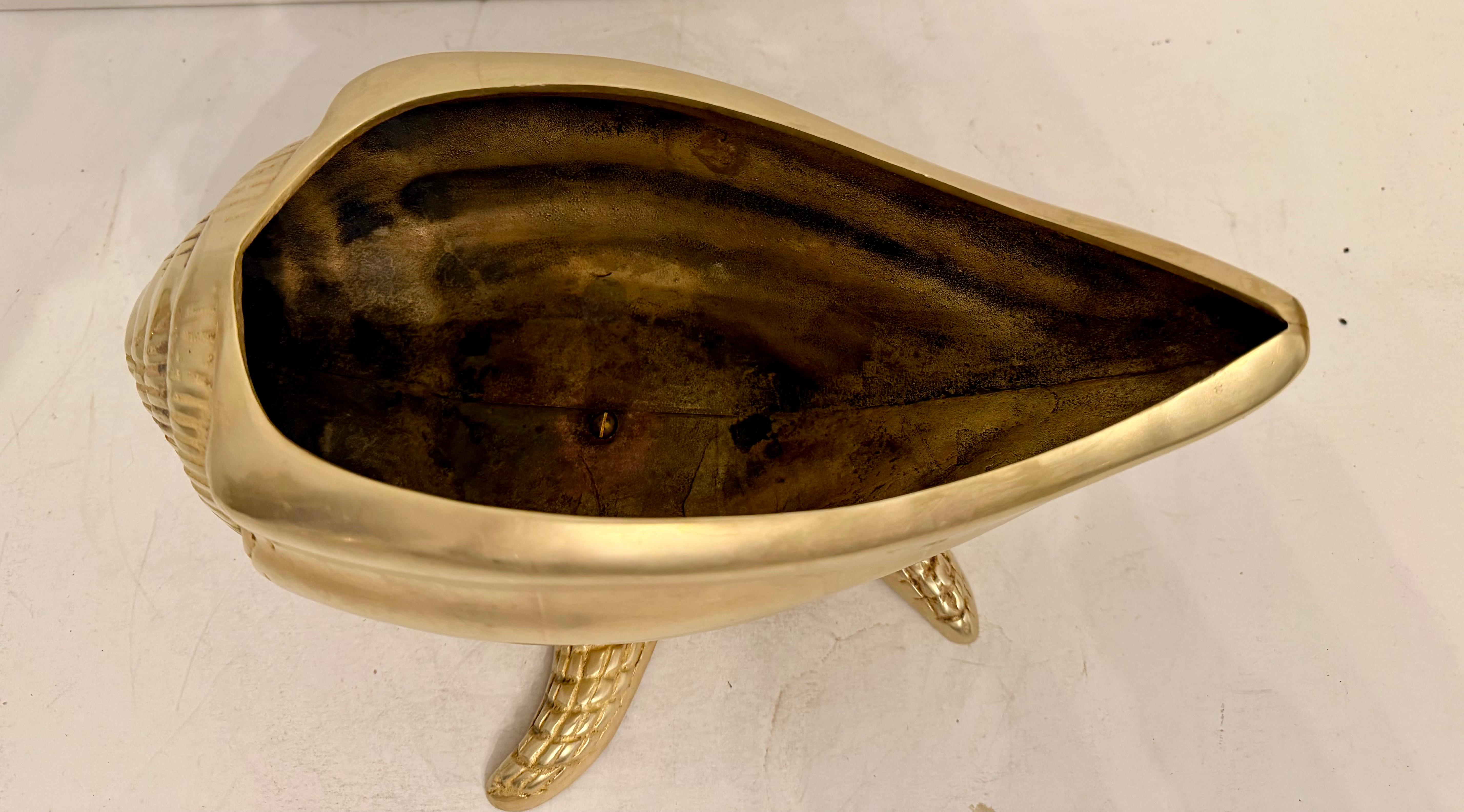 Laiton Nautical Brass Sea Shell on Starfish Base Planter en vente