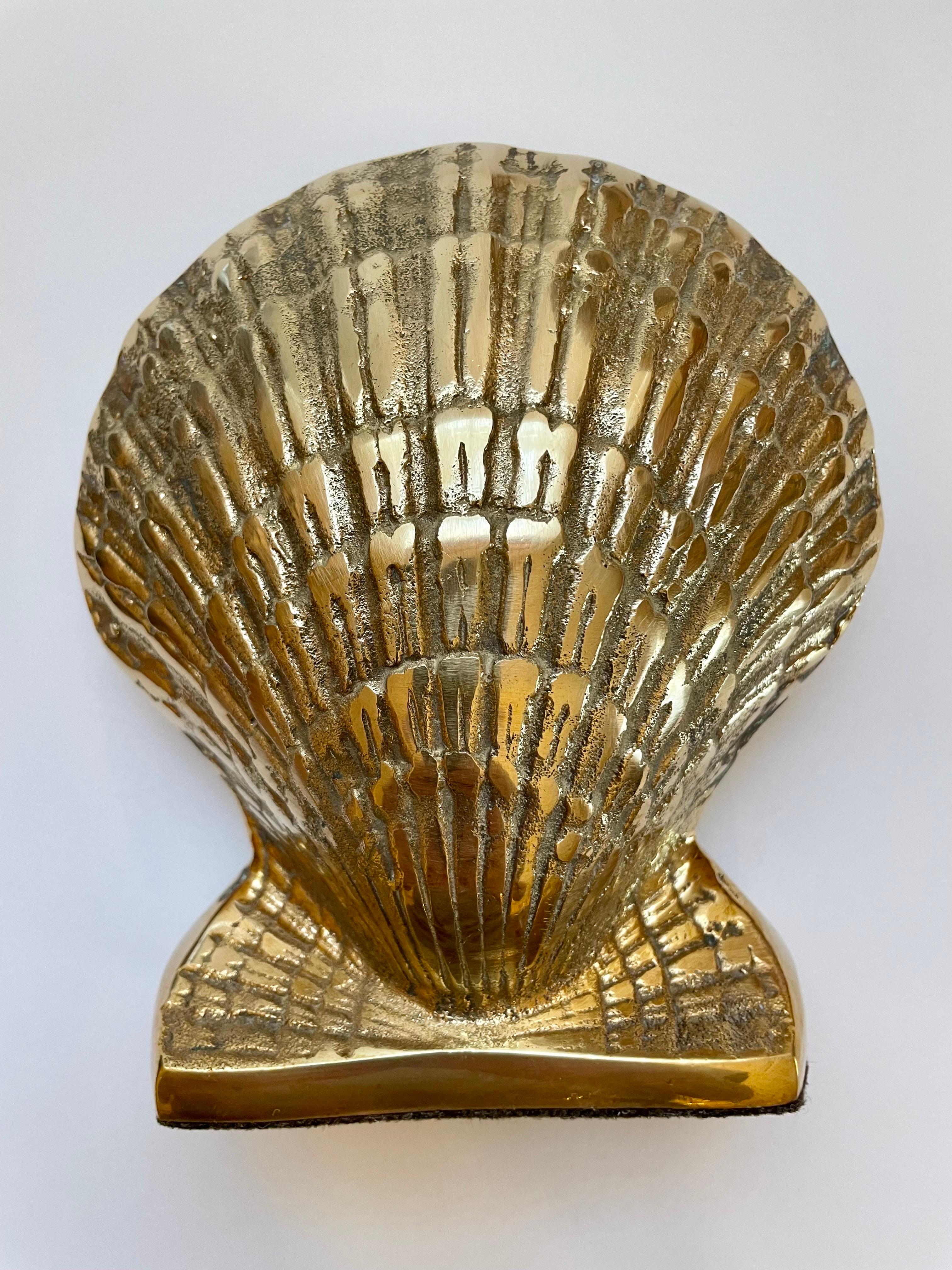 Nautical Brass Seashell Bookends In Good Condition For Sale In New York, NY