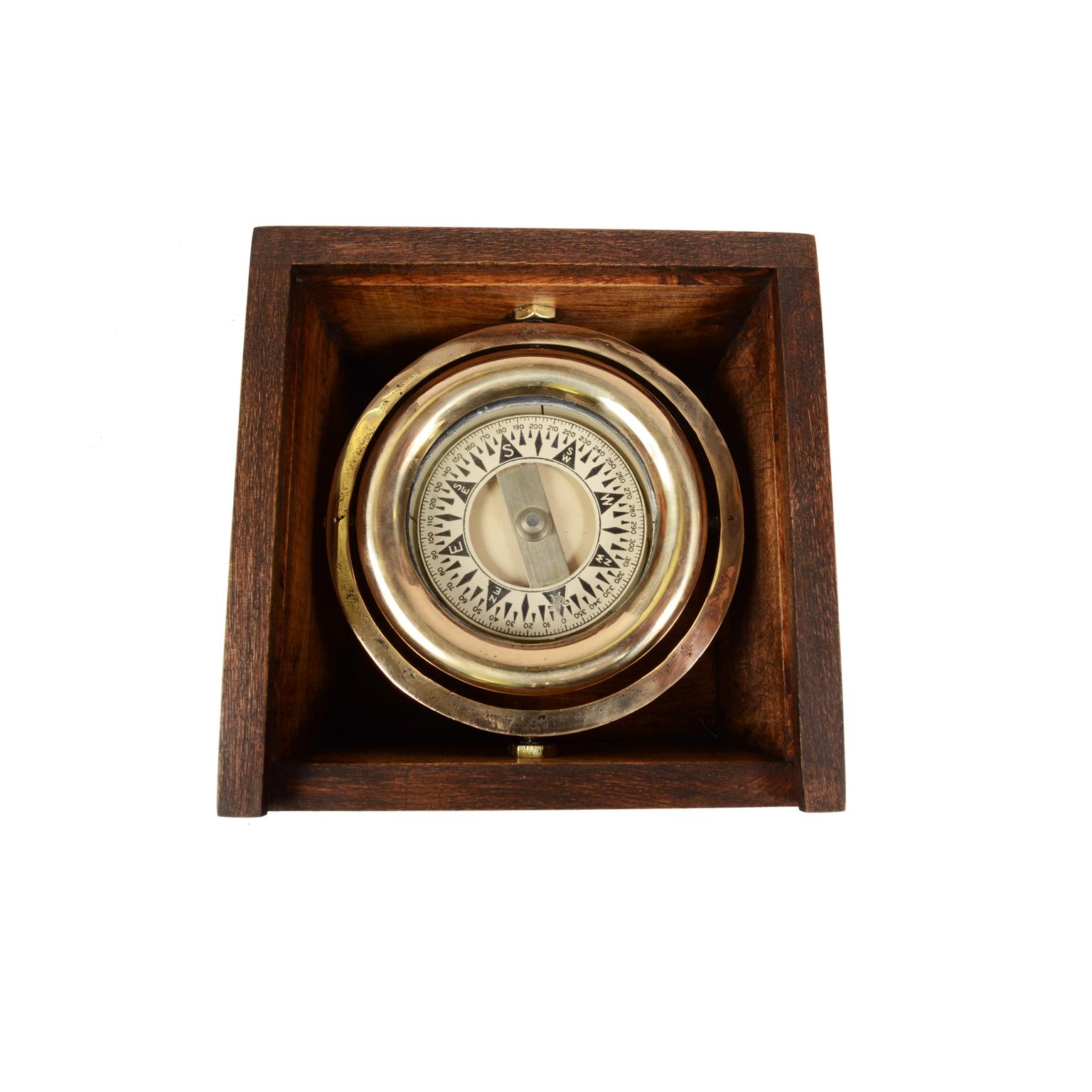 Small nautical compass from the early 1900s, mounted on a universal joint and placed in its original wooden box. Box size 12x12 h 8.5 cm. Compass diameter 7.5 cm. Excellent condition, fully functional. 
The compass is made up of a cylindrical
