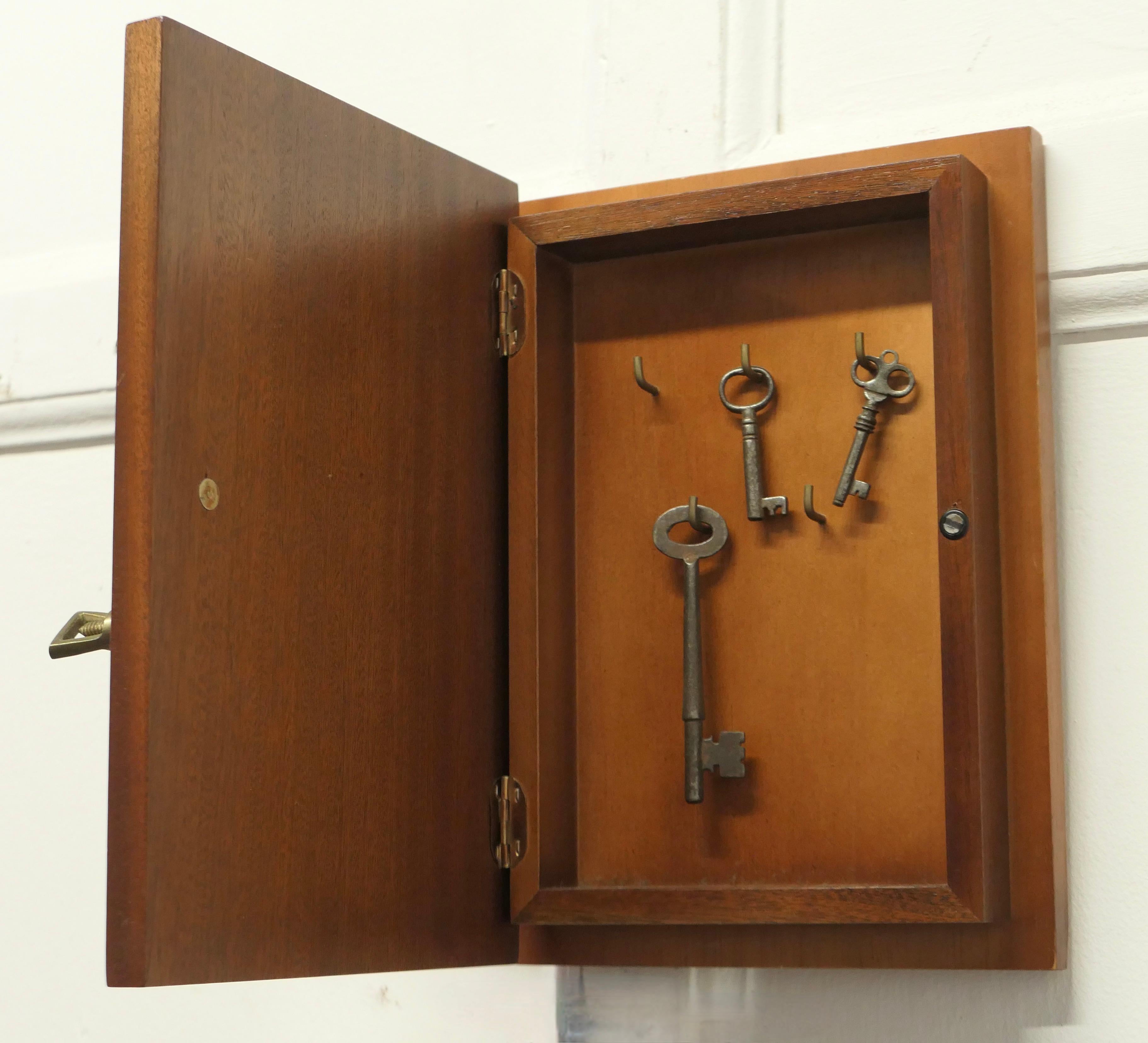 Nautical Design Hotel Reception Key Cupboard      In Good Condition For Sale In Chillerton, Isle of Wight
