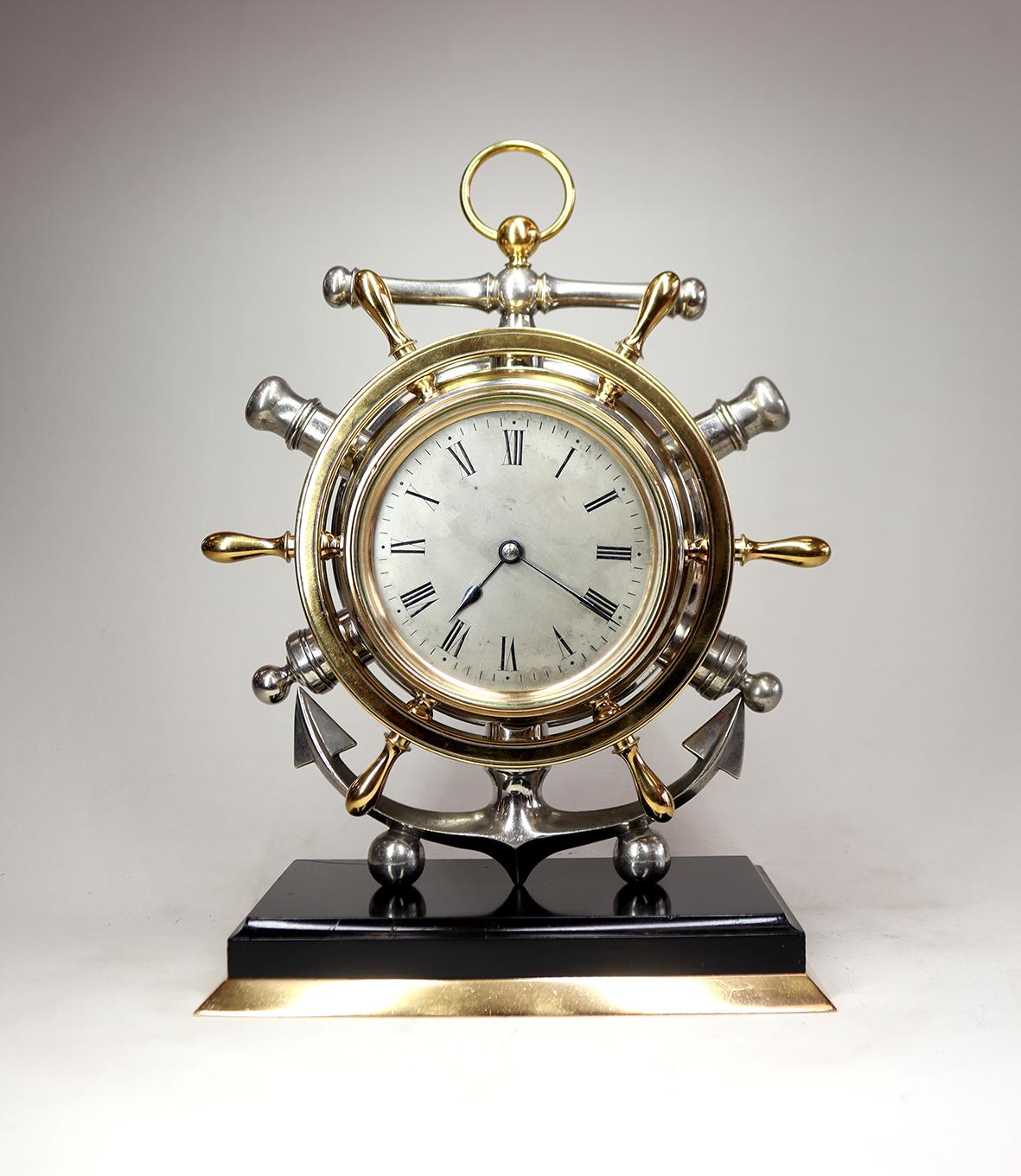 Une pièce d'horlogerie nautique avec un mouvement français de huit jours régulé par un grand échappement à levier anglais de haute qualité, derrière un cadran romain argenté avec des aiguilles à pique en acier bleui sous verre biseauté. Le mouvement