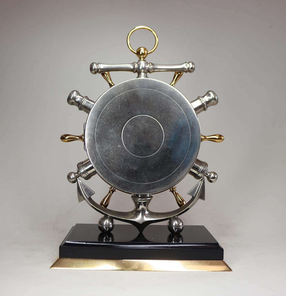 Doré Pièce d'horlogerie de bureau nautique de la série industrielle Guilmet. en vente