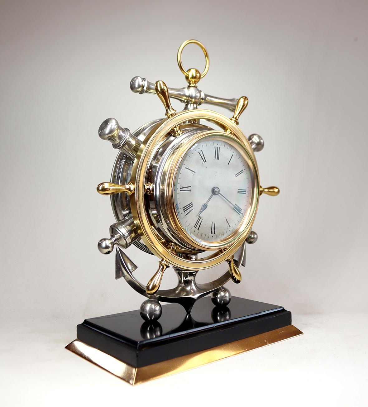 Plaqué or Pièce d'horlogerie de bureau nautique de la série industrielle Guilmet. en vente
