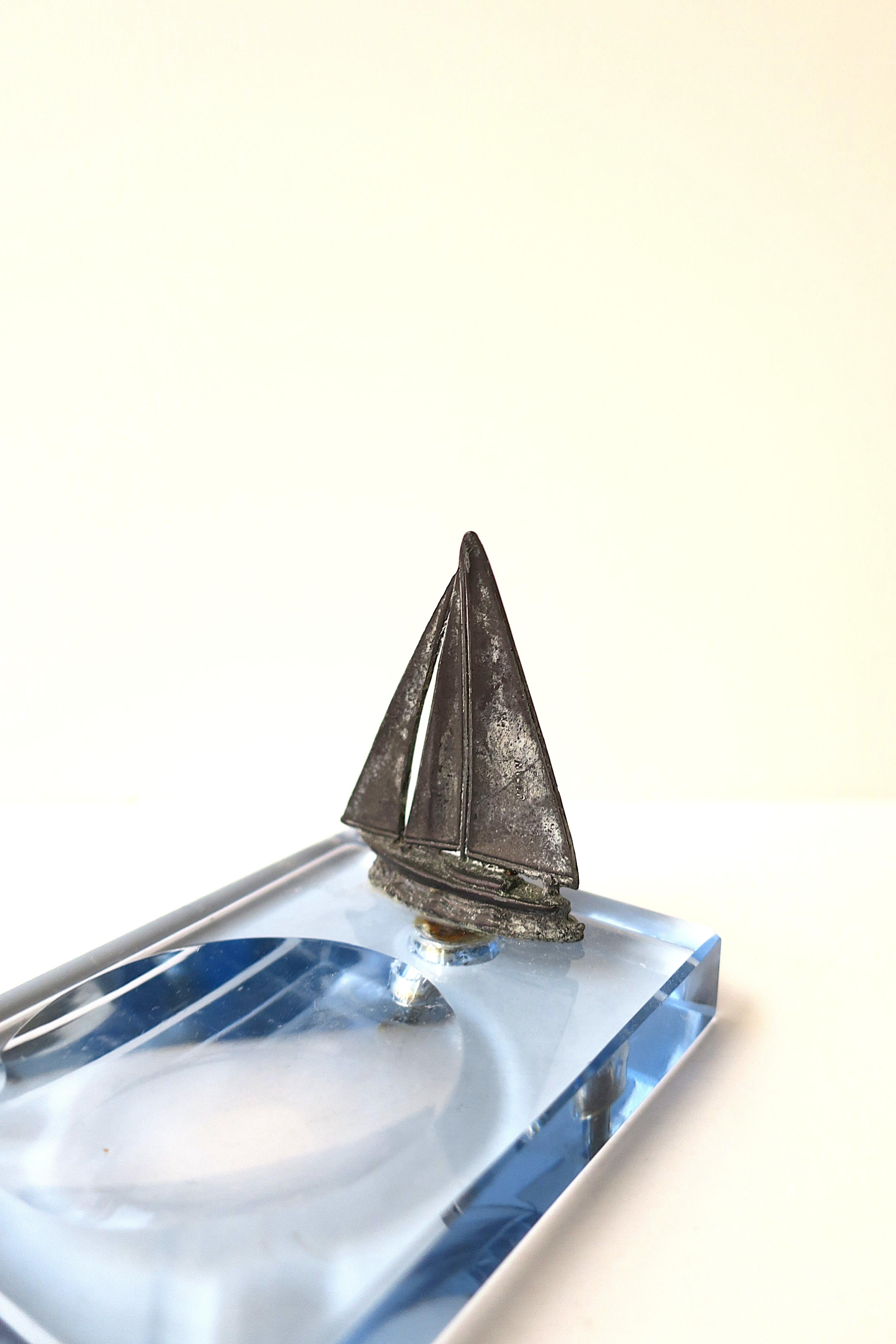 Nautischer Glasaschenbecher Schmuckdose mit Segelboot im Angebot 1