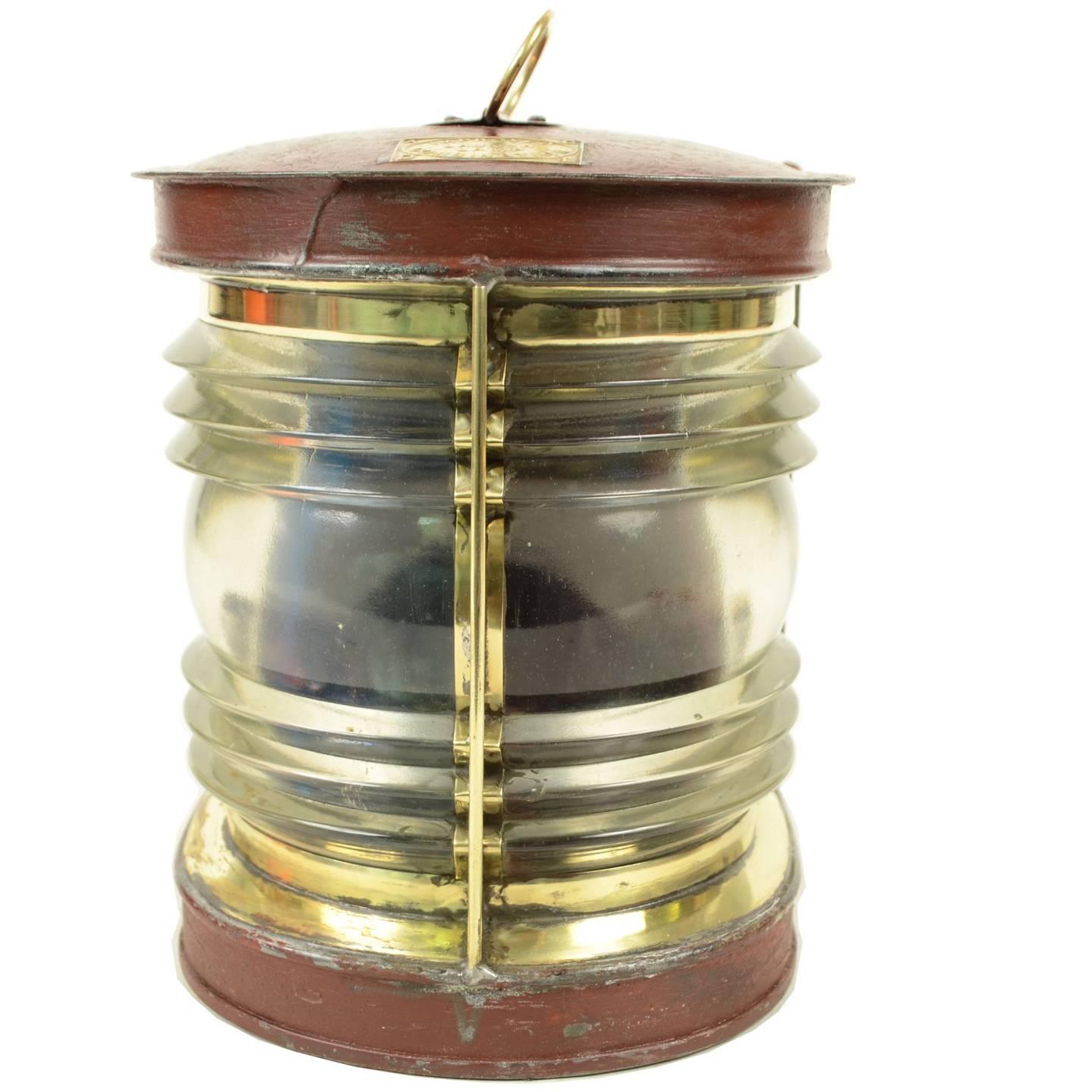 Lamp with green and red light, iron, glass and brass signed improved launch lamp combination. It has an oil lamp inside; English manufacture of the early 1900. Very good condition. Cm 16.5 x 17.5 x 19.5 (H).
Shipping is insured by Lloyd's London;