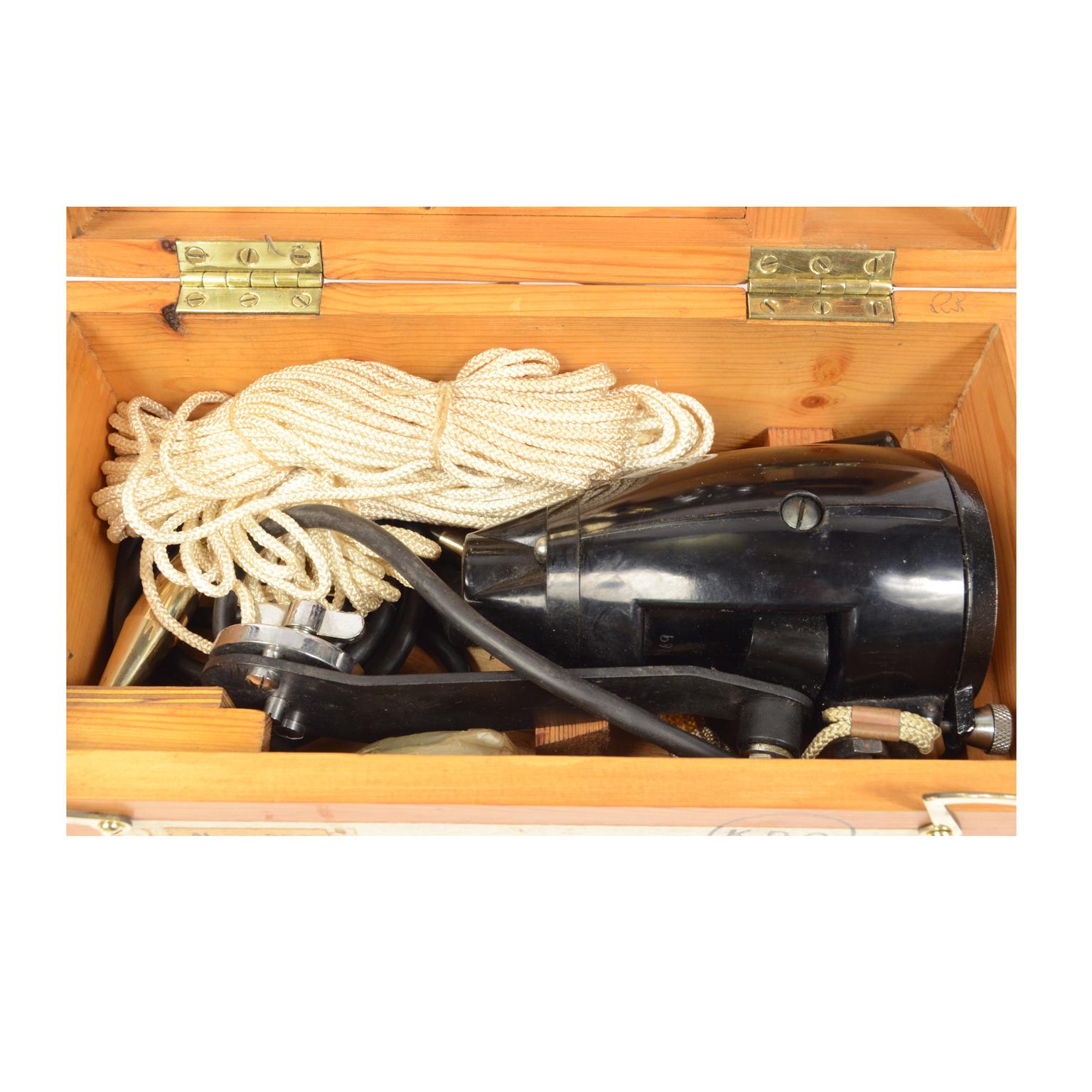 Nautical Log in Its Wooden Box to Measure Boats Speed Walker London, 1930s In Good Condition In Milan, IT