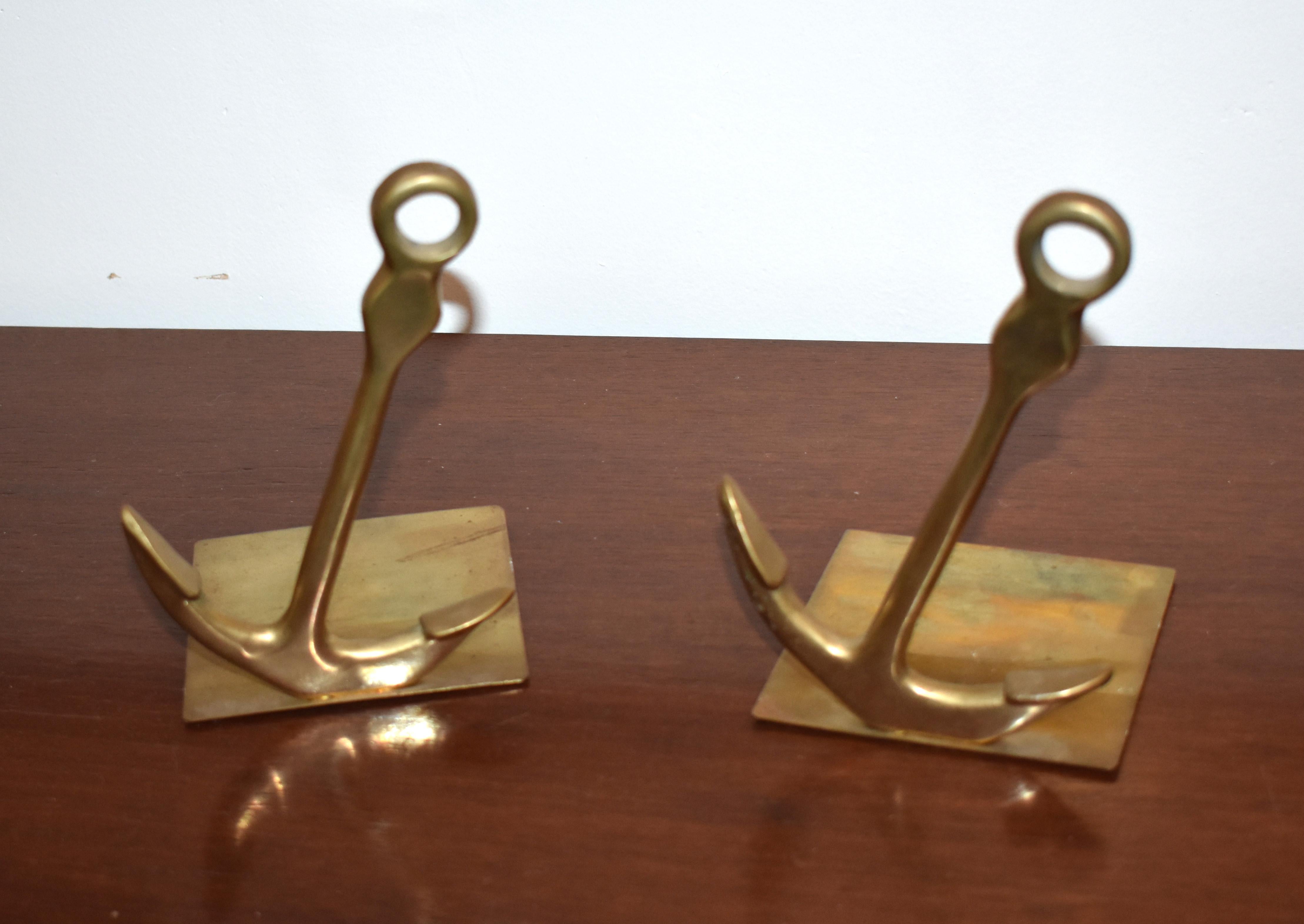 Nautical or Maritime Motif Collapsible Brass Anchor Bookends In Good Condition For Sale In Cathedral City, CA