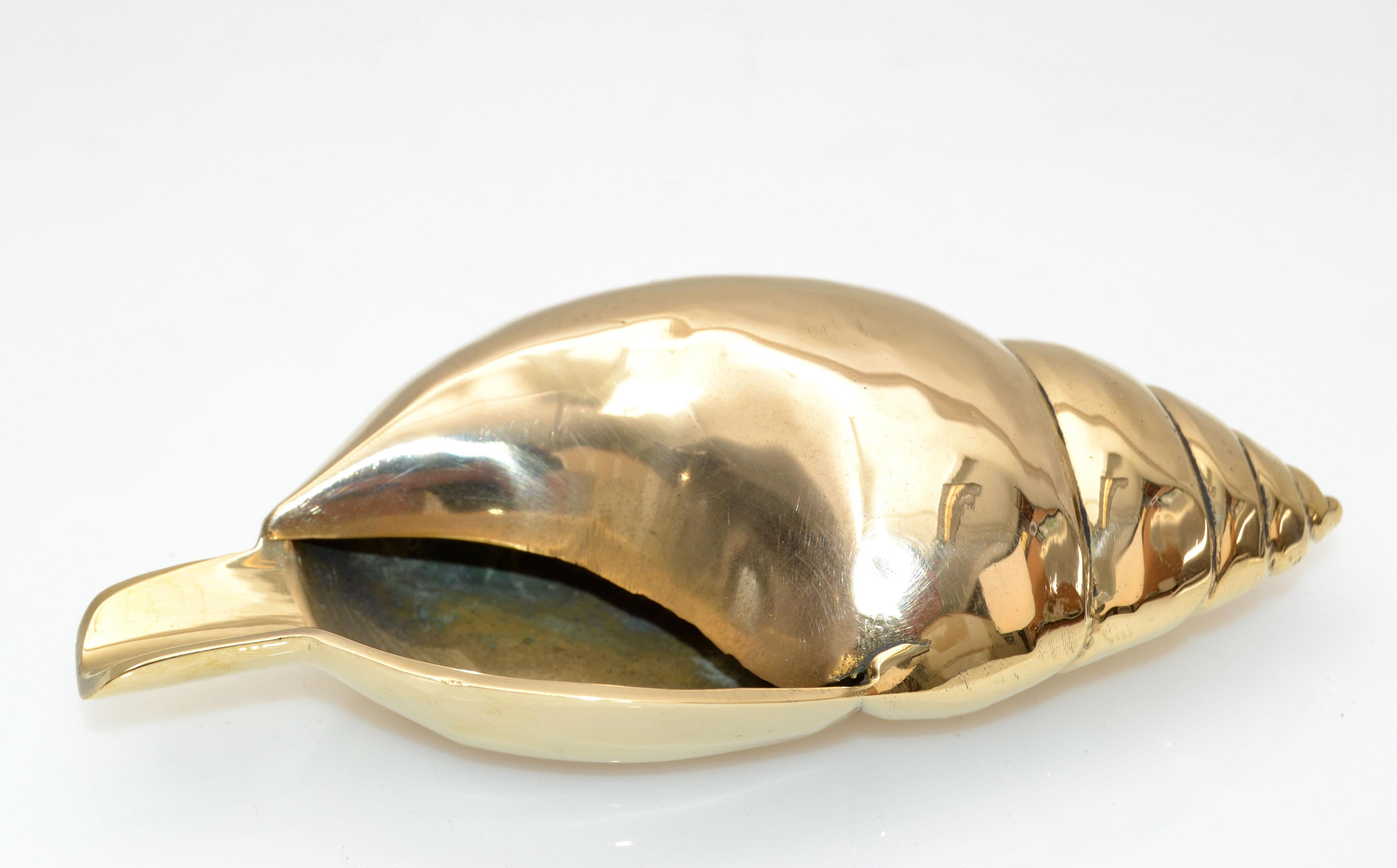 Nautical Polished Brass Seashell Ashtray Sculpture Mid-Century Modern In Good Condition For Sale In Miami, FL