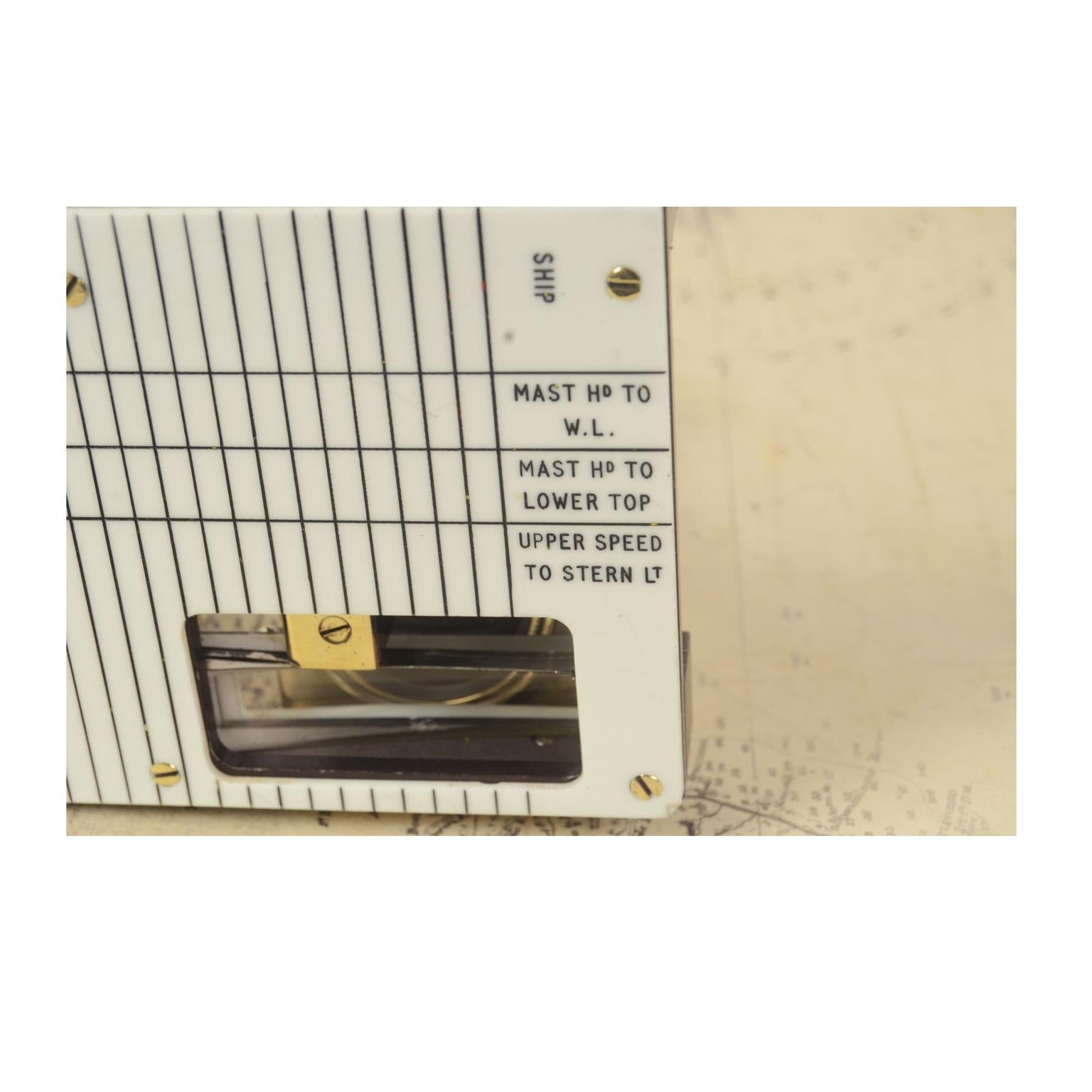 Outil de navigation maritime ancien signé Kelvin Hughes, années 1960 en vente 4